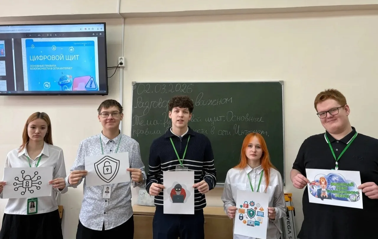 🇷🇺 Традиционная линейка и «Разговоры о важном»: как начался понедельник в КИИМО   Утро понедельника 
