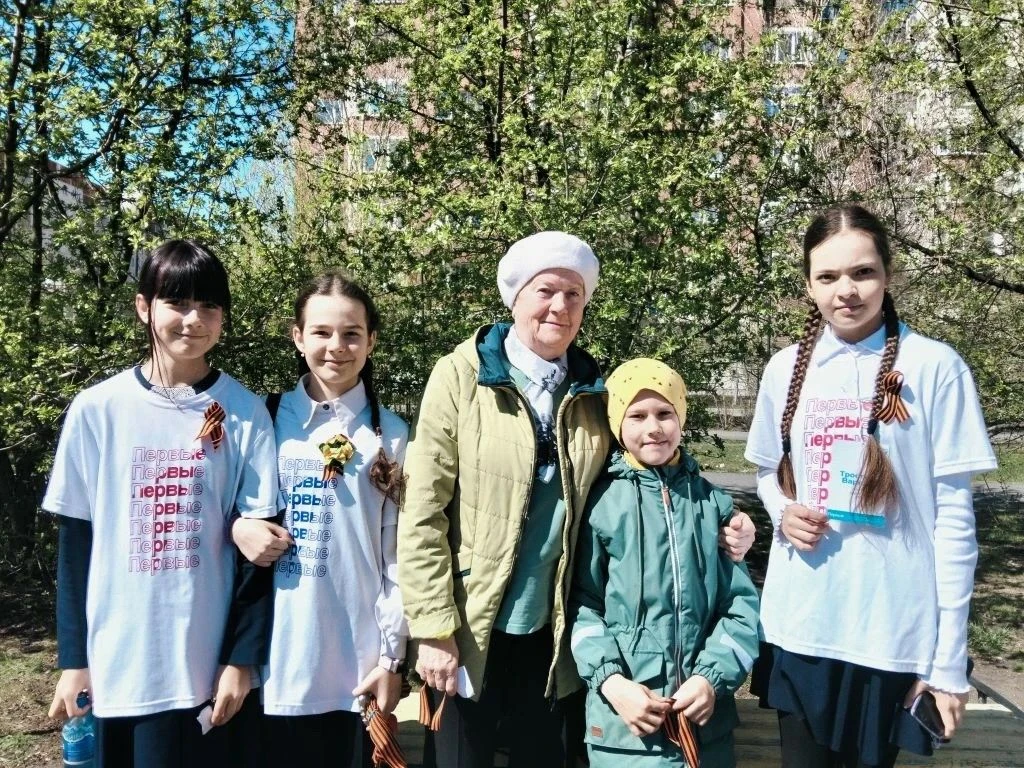 Символ памяти в руках поколений: акция «Георгиевская лента» в школе №68! 🎗🇷🇺В преддверии великого пр