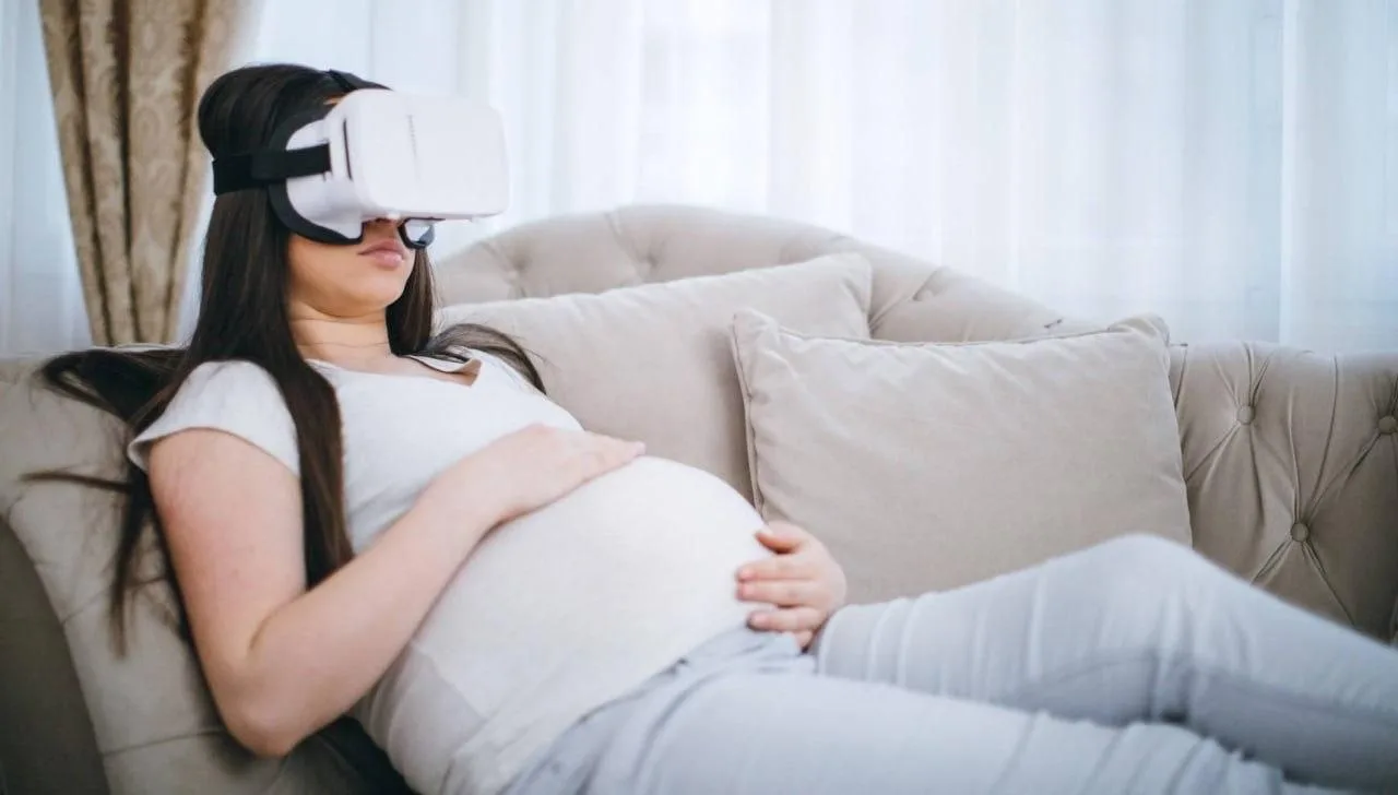 Роды в VR-очках стали проводить в России 

Разработку уже внедряют в государственные роддома. Во вре