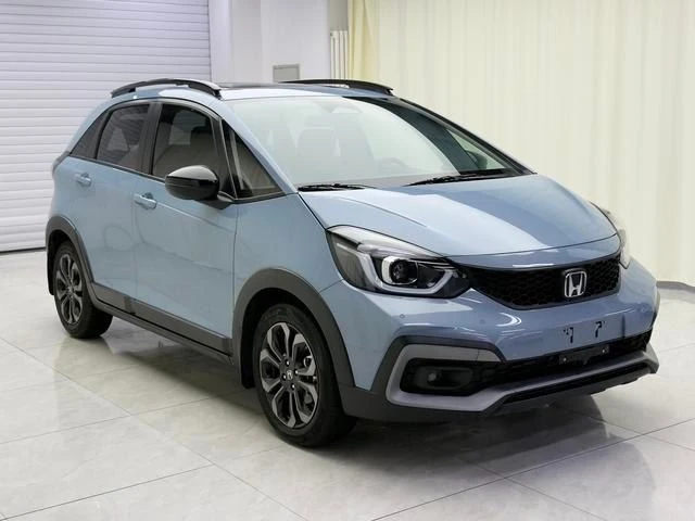 Honda Fit Crosstar 

Пробег: 19.000 км
Двигатель : 1.5 / 131 л.с
Привод : передний
Год: 2023

Компле