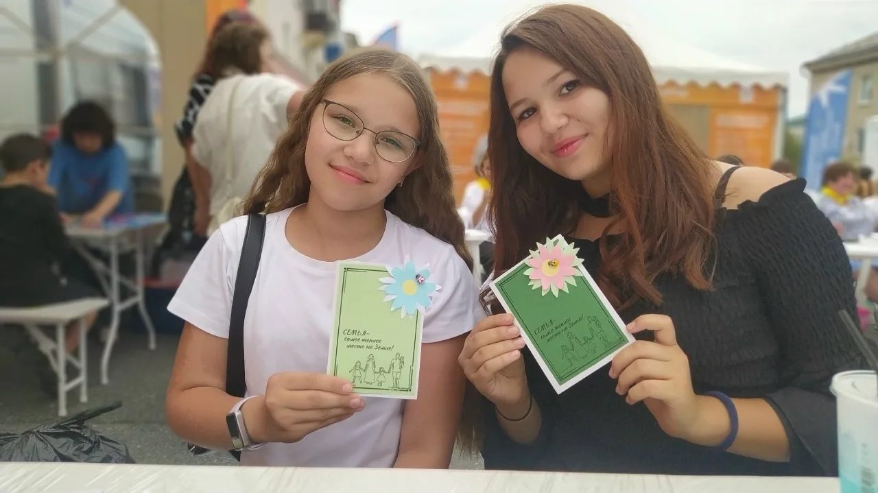 Мастерская хорошего настроения🌼🌺🎈

Команда Центральной библиотеки отлично провела время и зарядил