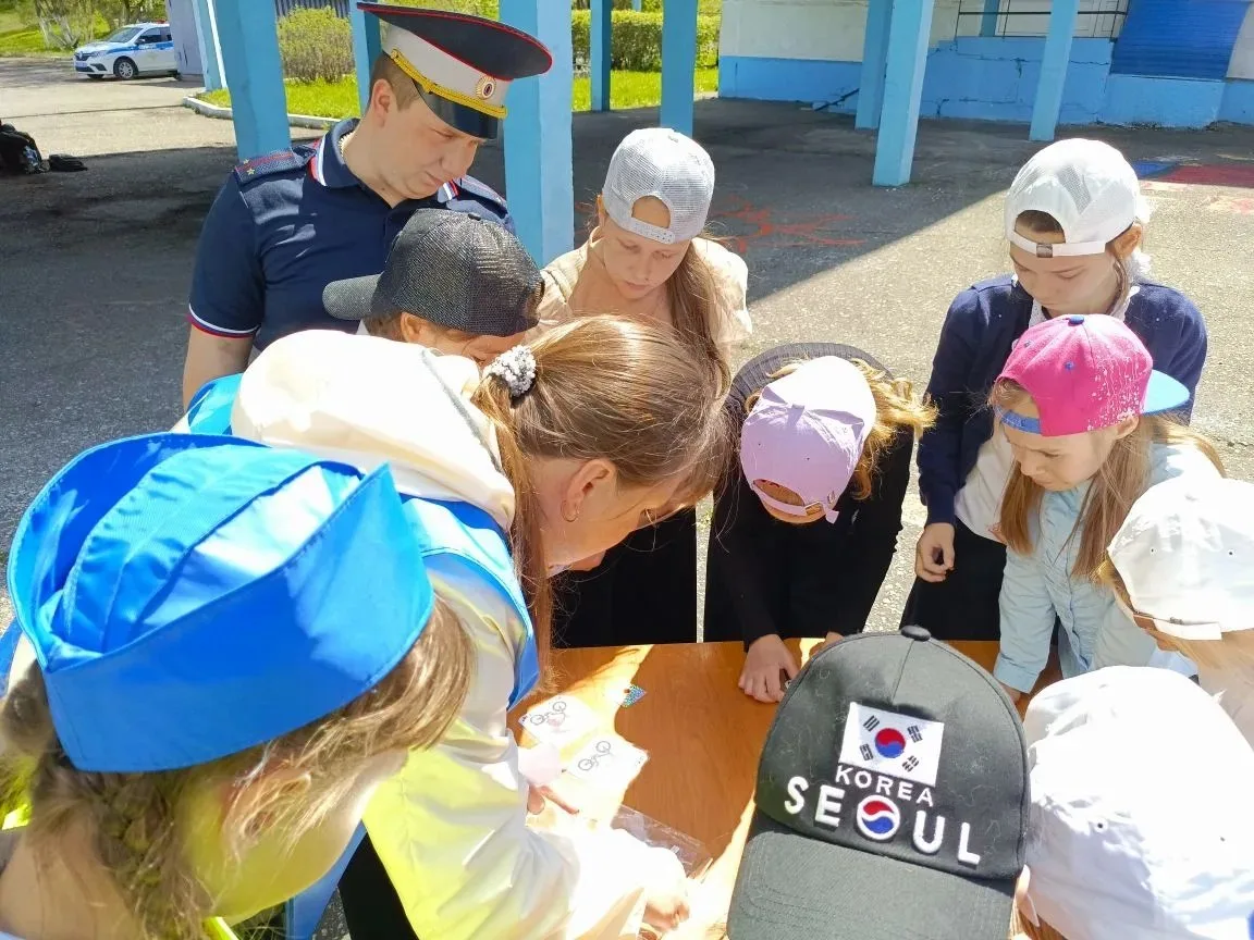 👮‍♂Сотрудники Госавтоинспекции Новокузнецка провели профилактическое мероприятие в школе Nº14 Новоил