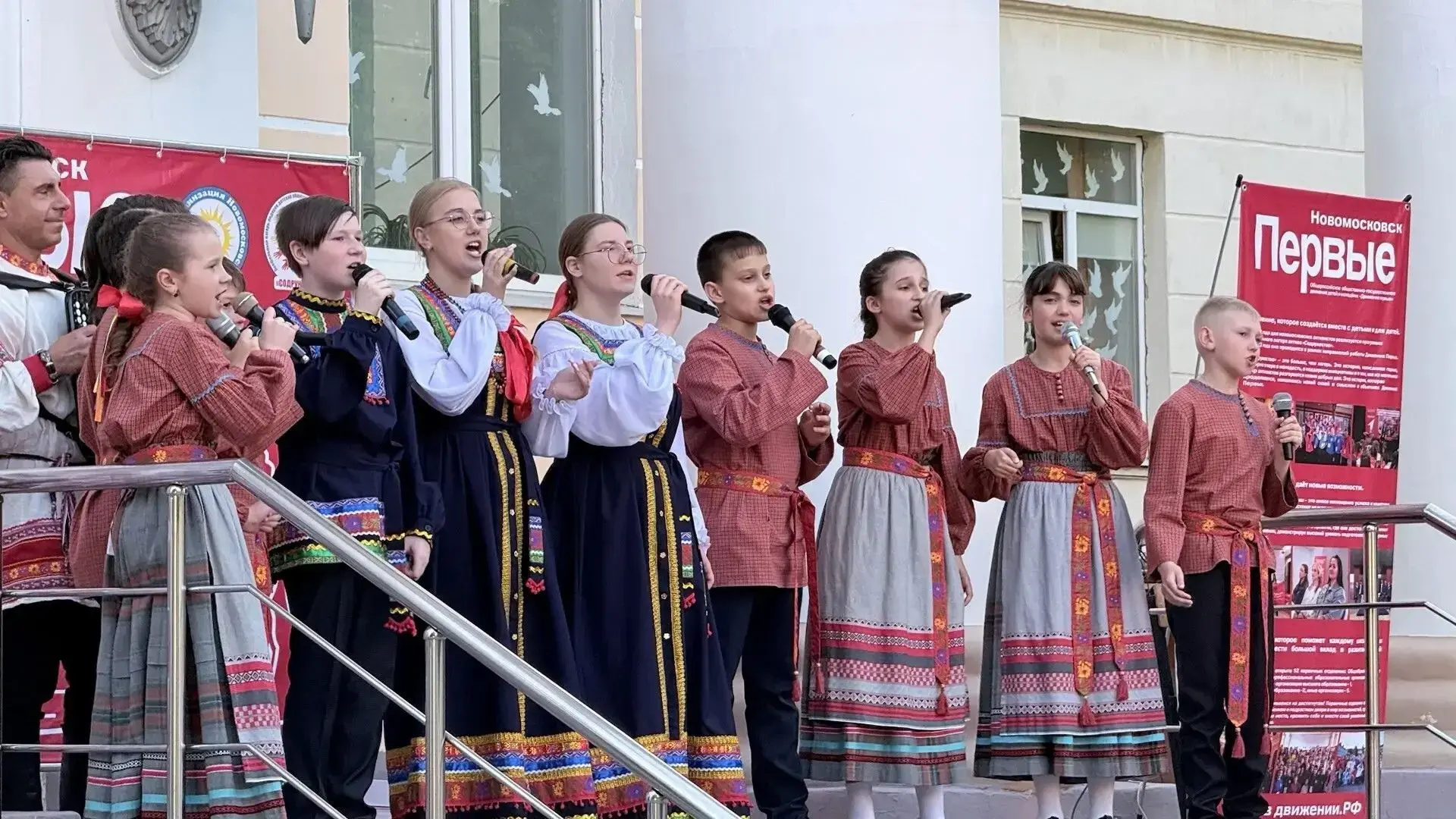 🎉 «Пионерский квартирник»: душевно, ярко, вместе!  В День детских общественных объединений у Дворца 