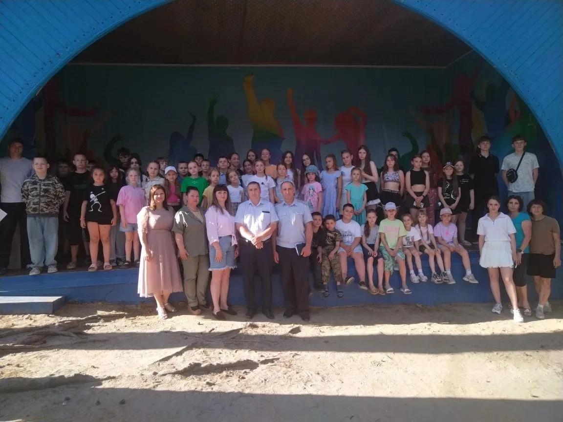 В загородно-оздоровительных лагерях "Спутник" и "Акварель" в системе плановых мероприят...