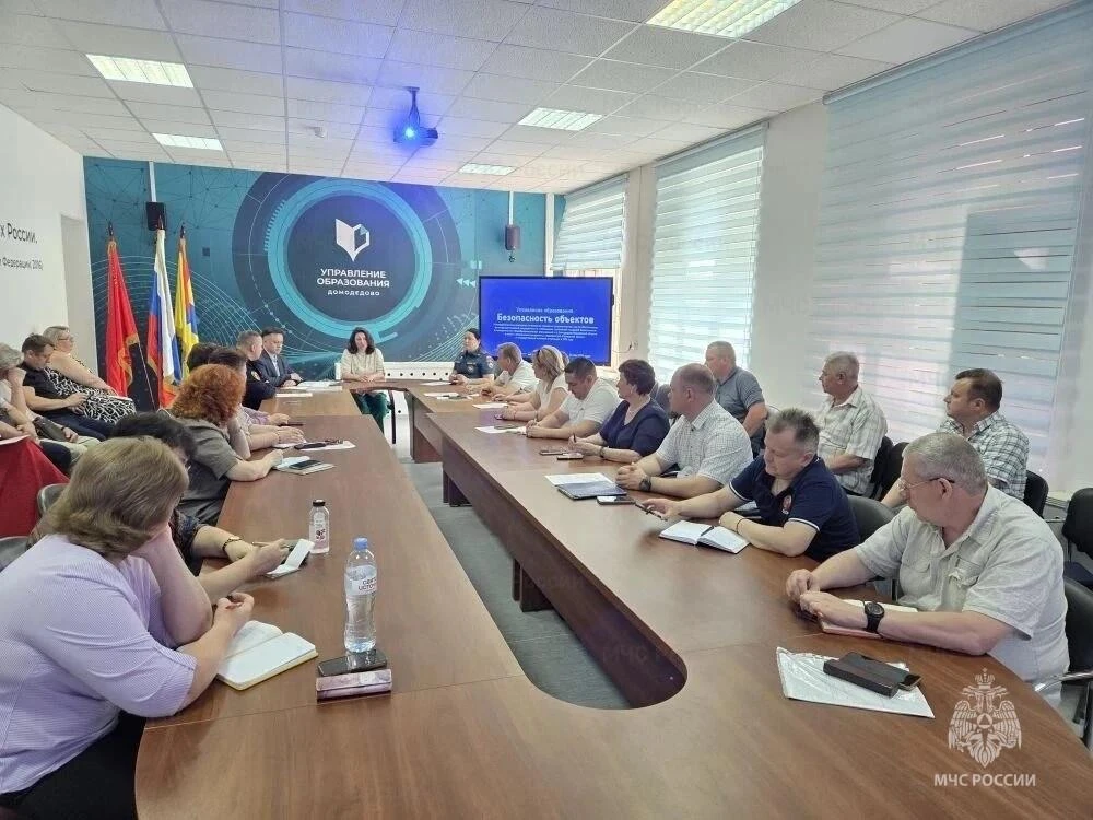 ❗️ В Домодедове усилен контроль за пожарной безопасностью в школах и детских садах  Сотрудники отдел