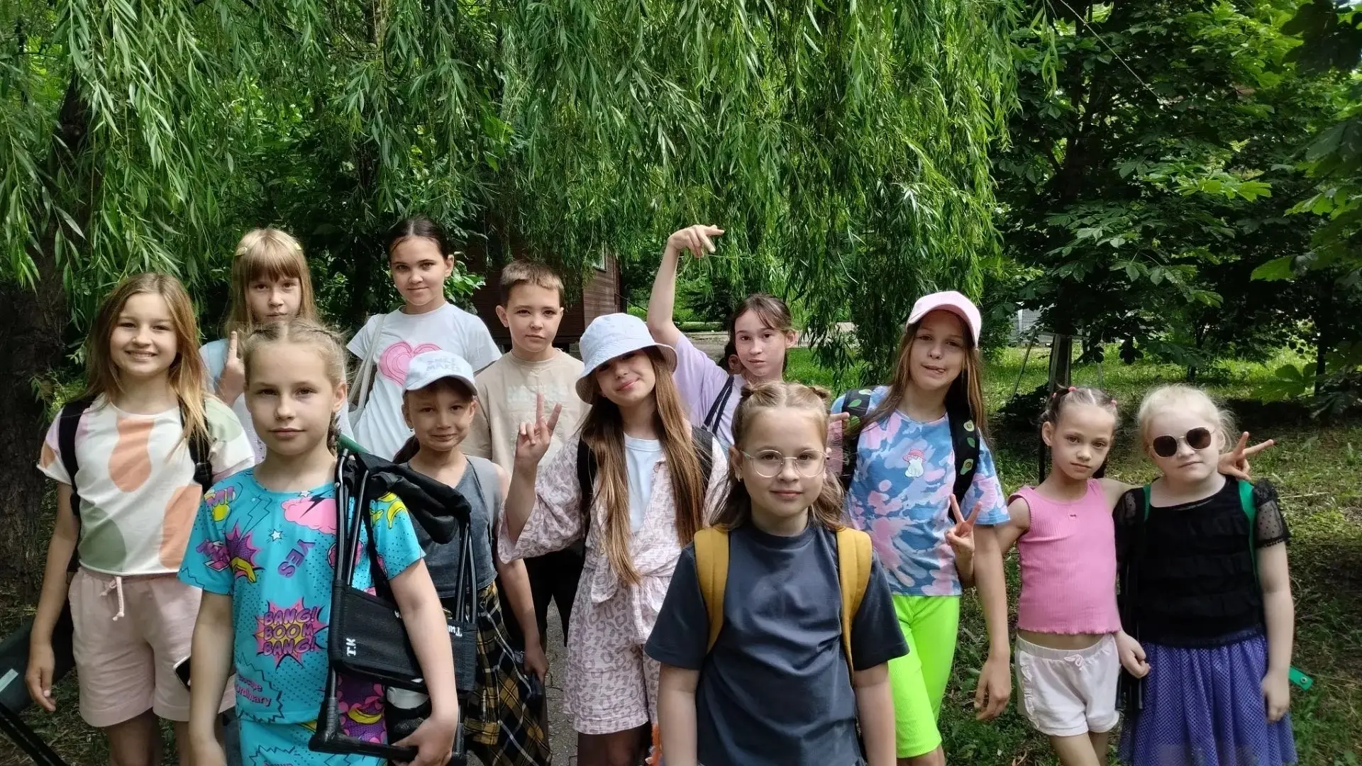 🎨 Пленэр отряда художников ЛДП «Лучики»: встреча с живой красотой!

Сегодня отряд художников нашего