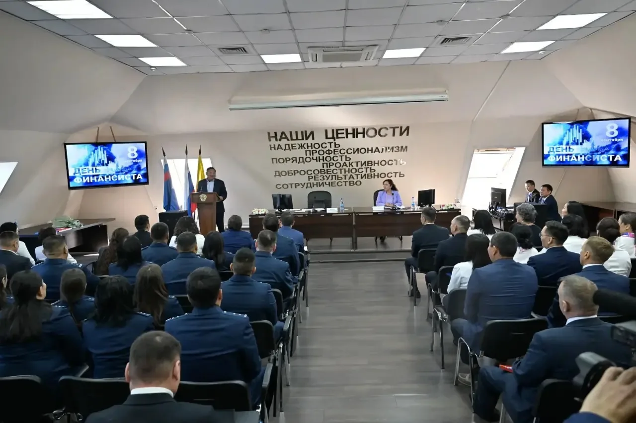 В День финансиста встретился с коллективом регионального Управления Федерального казнач...