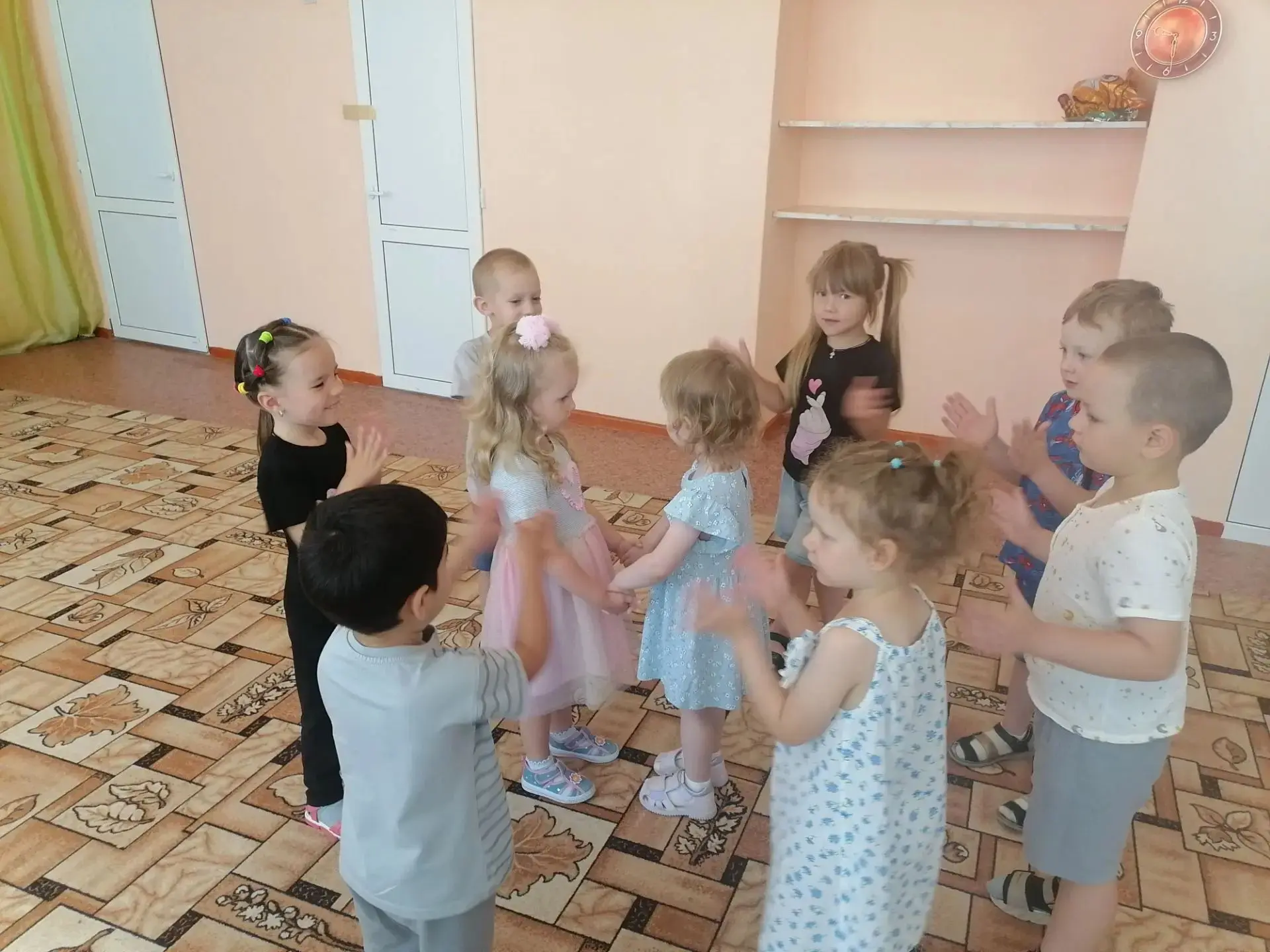 Сегодня нашей нежной, доброй и любознательной Лизе исполнилось 3 года! 🎂🎈
В три года она уже радуе