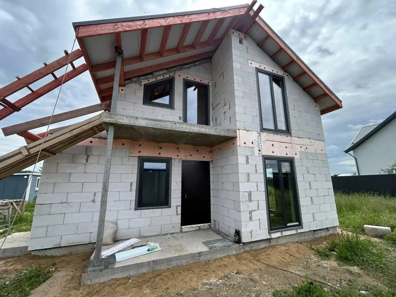 Журнал строительства 

Продолжаем работы на объекте 🏠

На текущем этапе:

✔️ Смонтированы оконные к