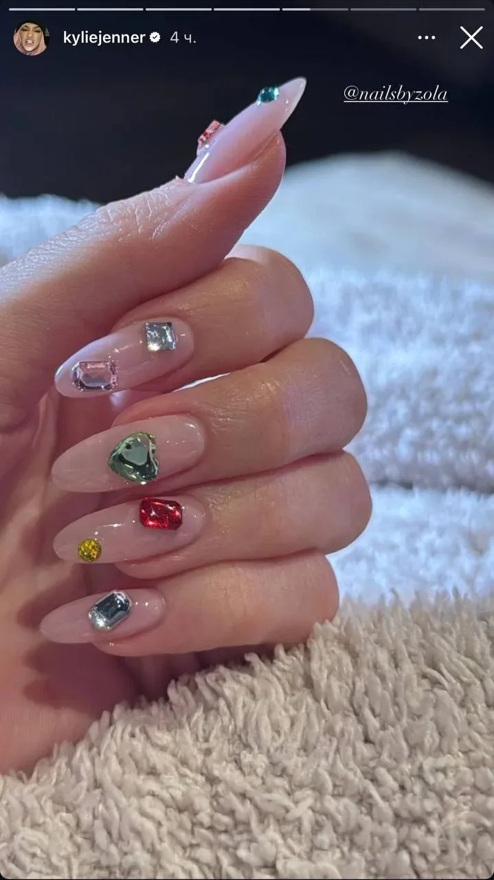 Кайли увлеклась bedazzling, и нам стоит попробовать…