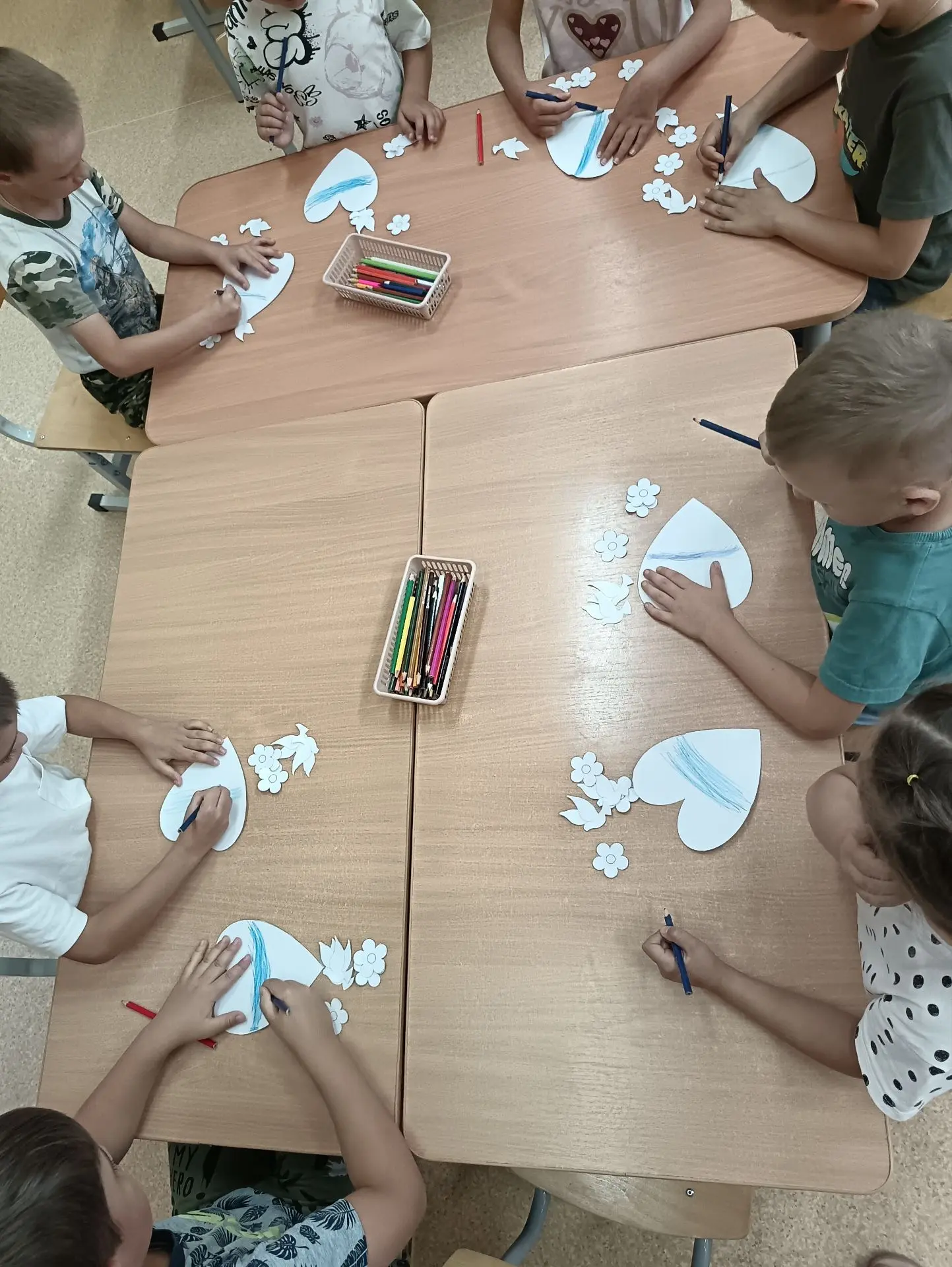 🎉 В старших группах «В» и «Б» прошло занятие, посвящённое Дню Государственного флага Р...
