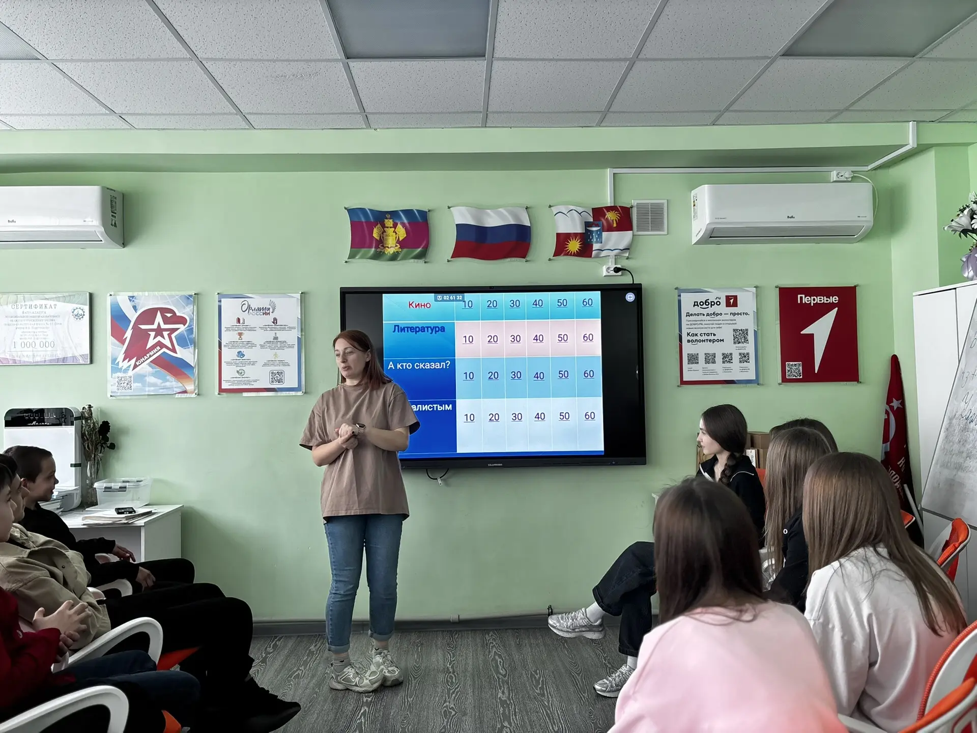 Интеллектуальный баттл на каникулах: 7К против 9Г  🎓 «Что? Где? Когда?» — игра для умных и быстрых. 