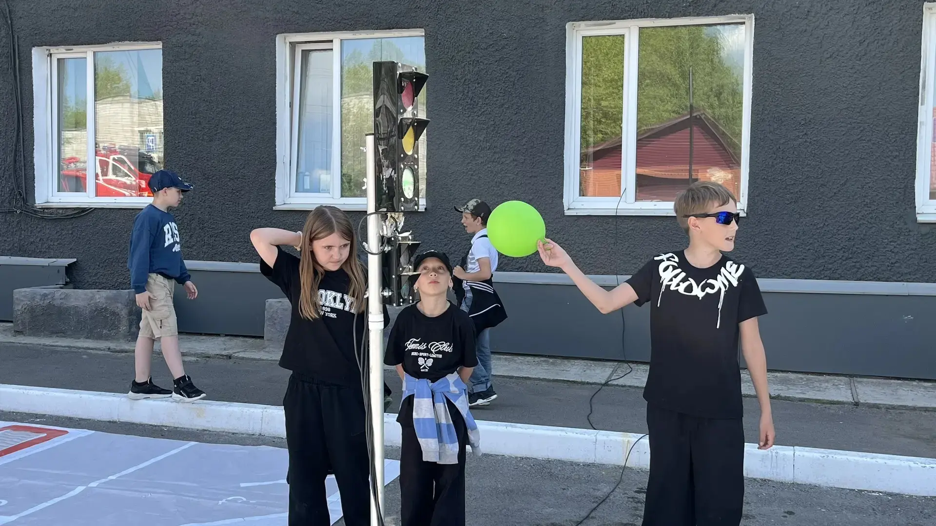 Фестиваль детства и юности «Движения Первых» — прошел 1 июня в сквере им. М. А. Ладыниной. 
☀☀☀☀
Это