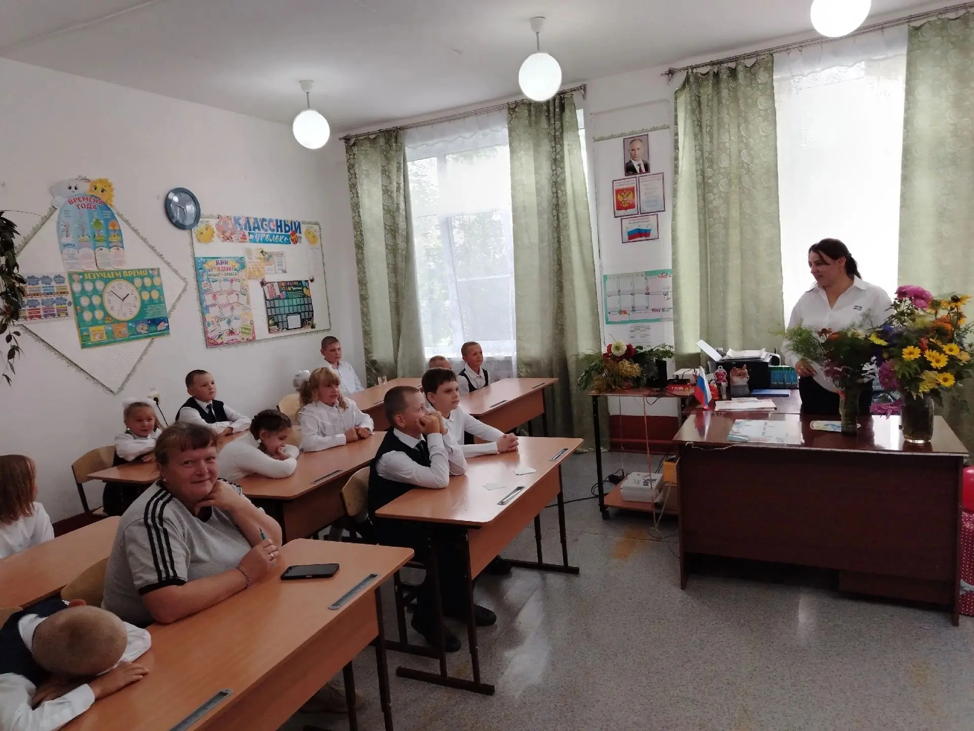 🎉 Классный час: тёплые поздравления и важные правила!