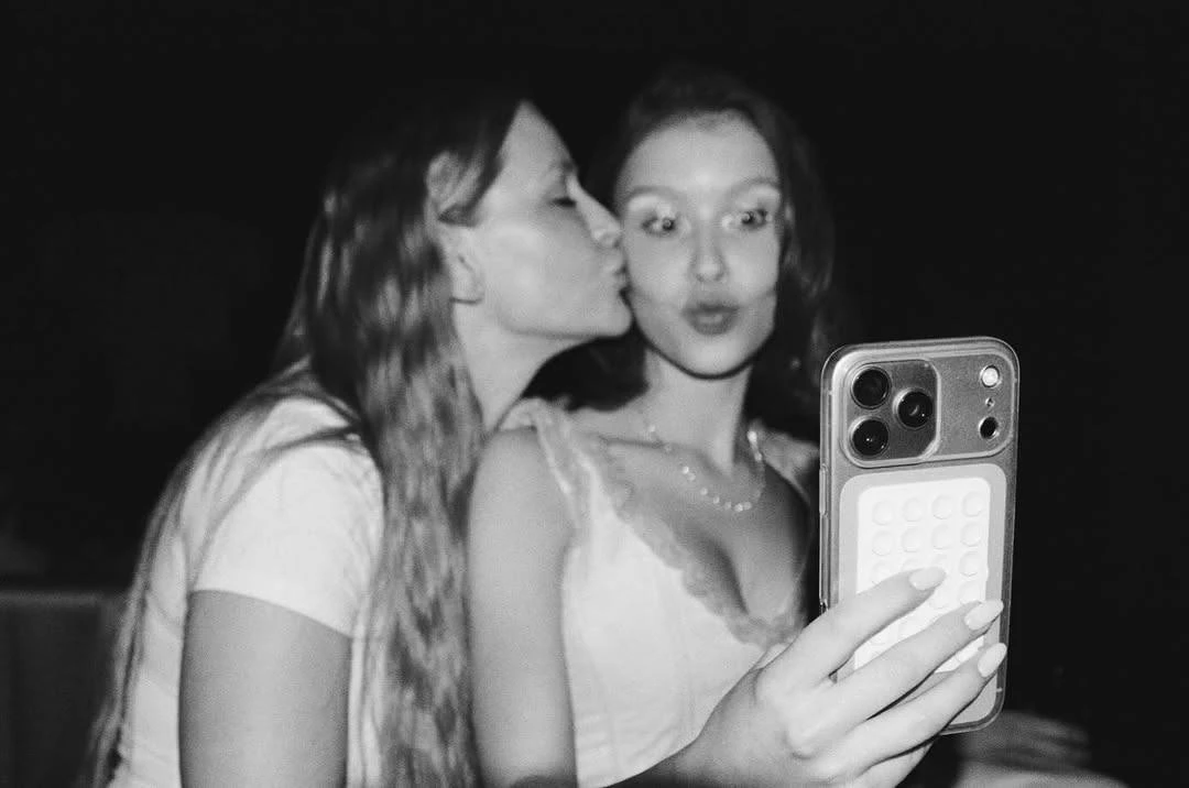 📸 Аня Пересильд поделилась фотографиями с празднования своего 17-летия  🎧 Новая Музыка - Подписаться
