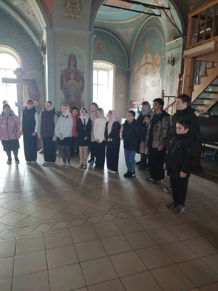 В пятницу, Светлую Седмицу – особую неделю Пасхи ученики Панинской школы посетили православный храм 