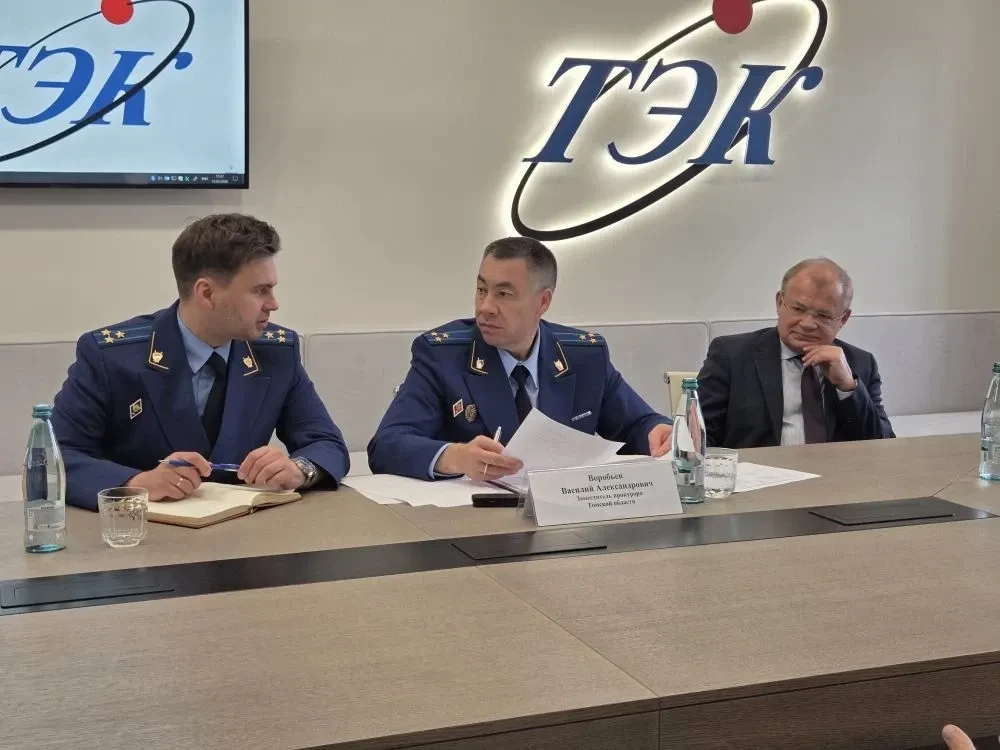 Заместитель прокурора Томской области Василий Воробьев провел выездной личный прием сот...