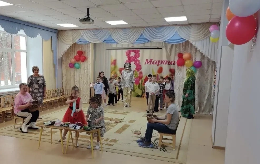 В весёлой, добродушной обстановке в ДО «Светлячок» прошел праздник, посвященный Международному женск