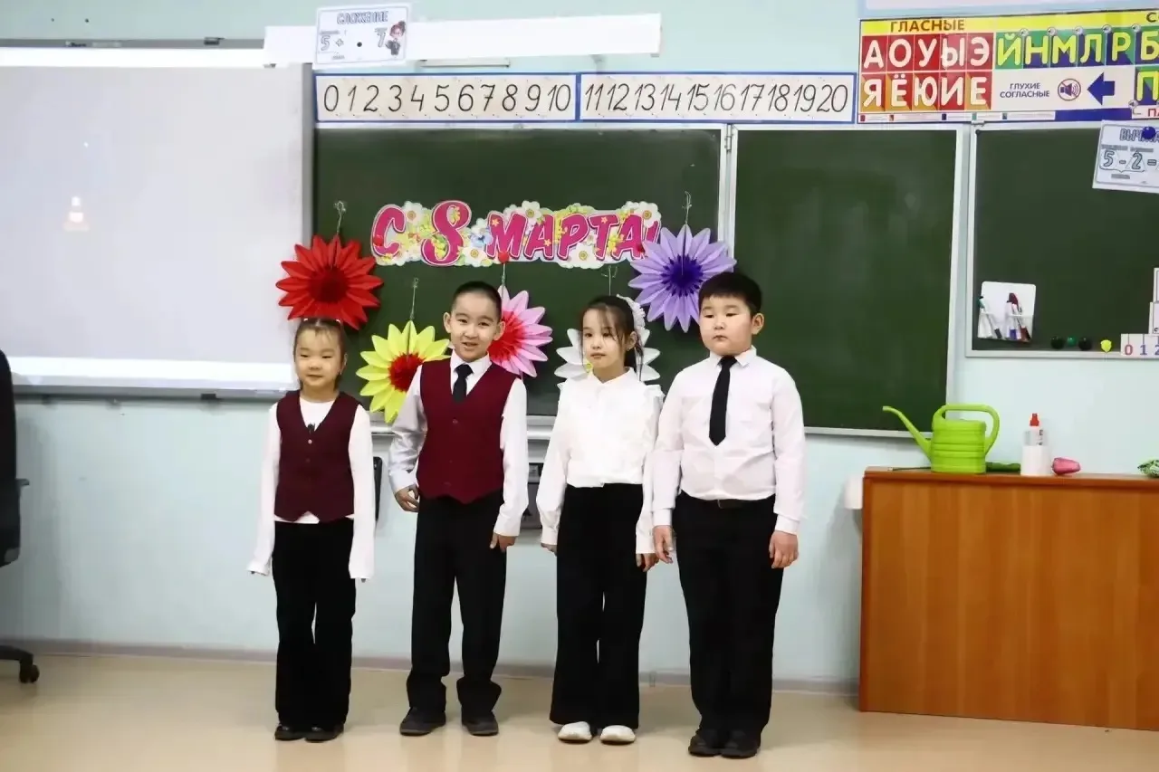 🌸 Трогательный праздник в 1 «В» классе к 8 Марта 🌸  В 1 в классе прошёл незабываемый праздник «Для м