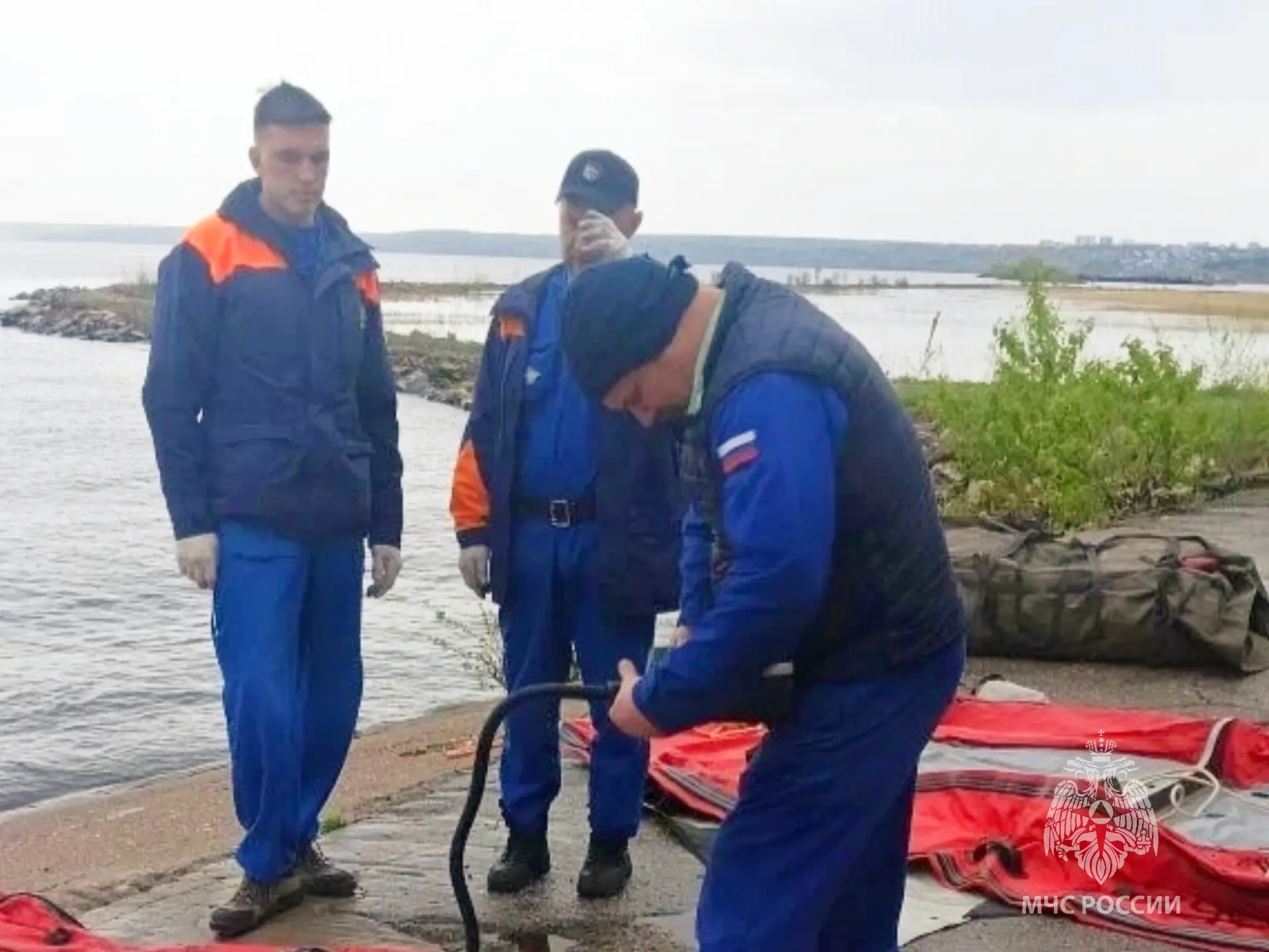 🔵 В Ульяновской области продолжаются поиски двух подростков, пропавших на Волге   Сотрудники Централ