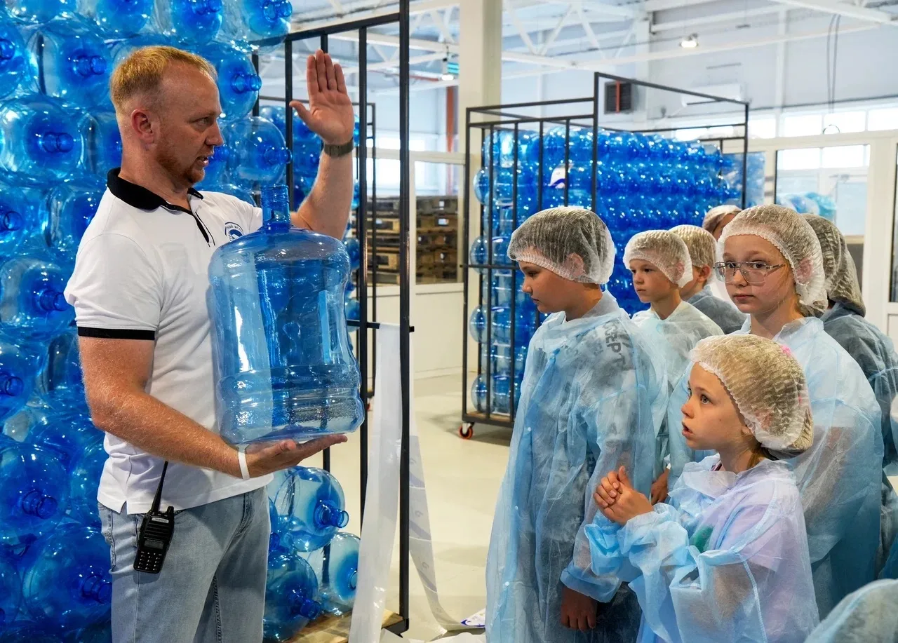 💧 Вчера на нашем производстве было особенно шумно, весело и интересно — мы принимали в...