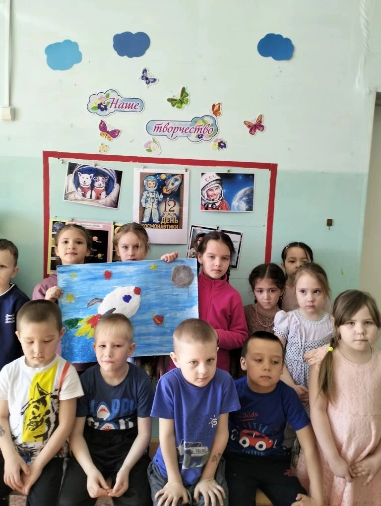 День космонавтики — ежегодный праздник, который отмечается 12 апреля.