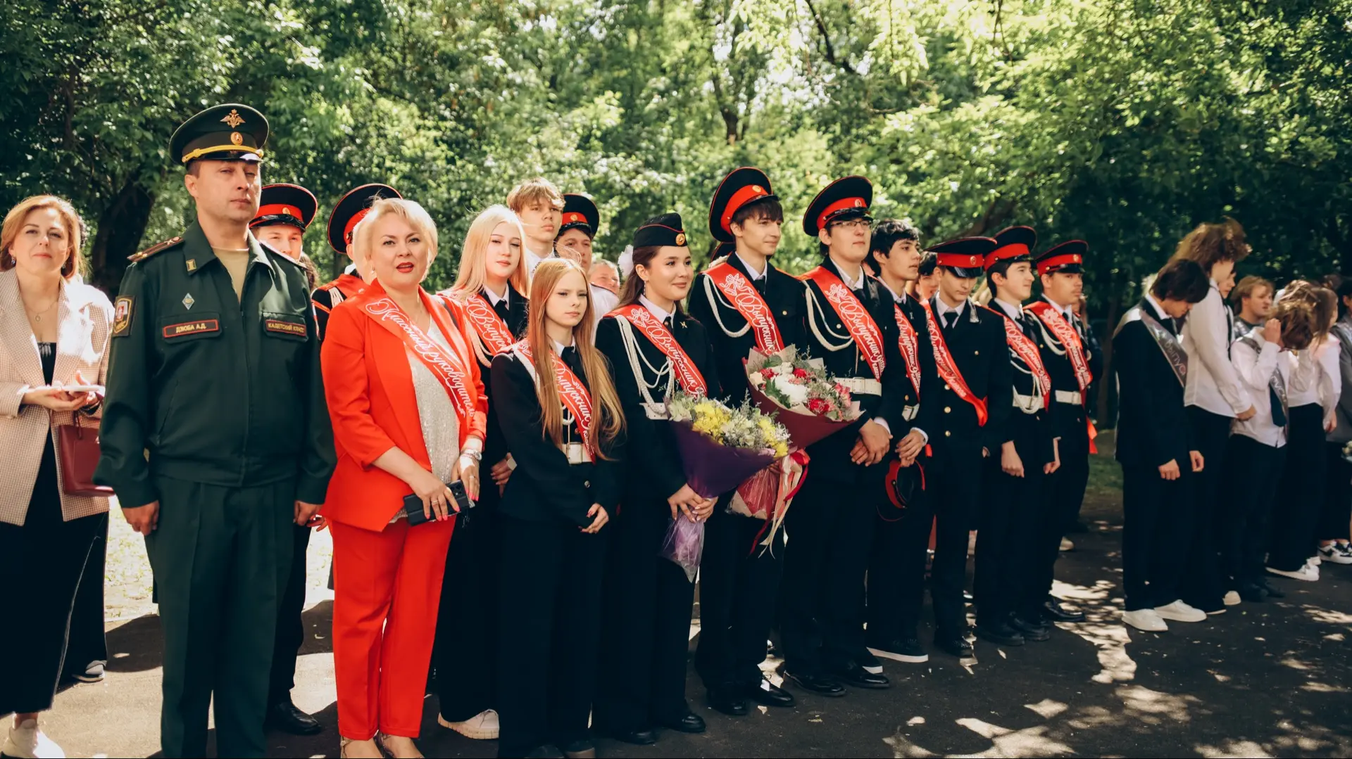 #ПоследнийЗвонок2026 | Время выбирать свой путь 🎓  Для учеников 9-х классов прошла торжественная лин