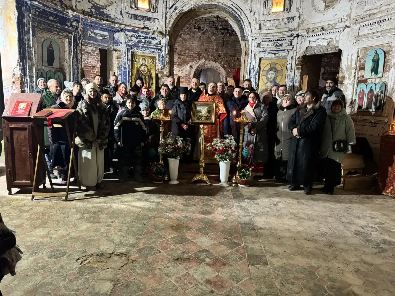 Христос Воскресе!💫  Встретил Праздник Светлой Пасхи на ночном богослужении с прихожанами Церкви Покр