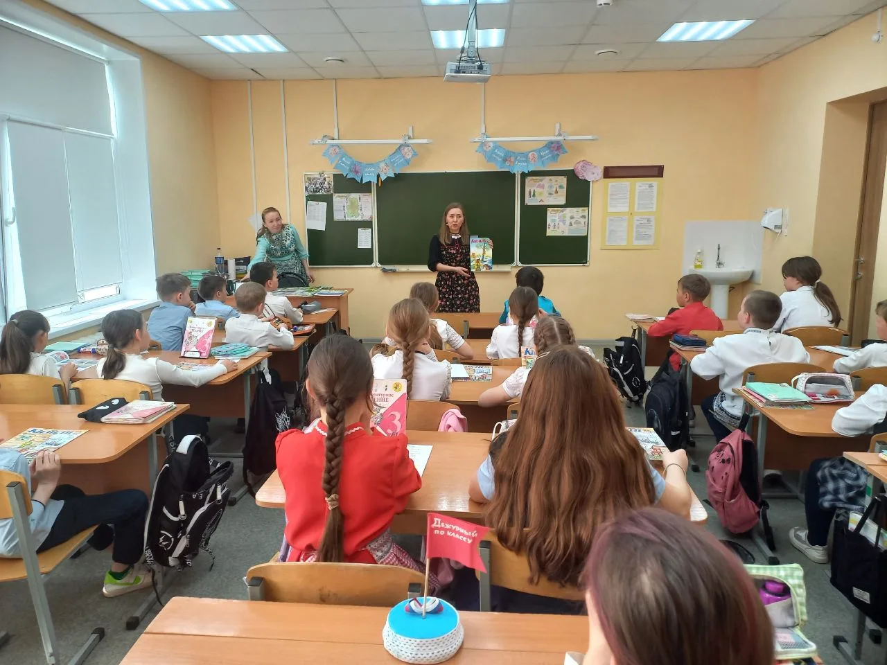 В пятницу, 17 апреля, в гостях у учащихся начальных классов нашей школы была Людмила Ал...