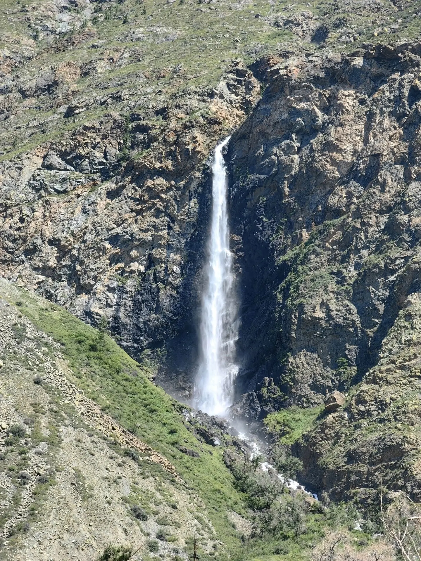 Водопад в долине Чулышмана😍