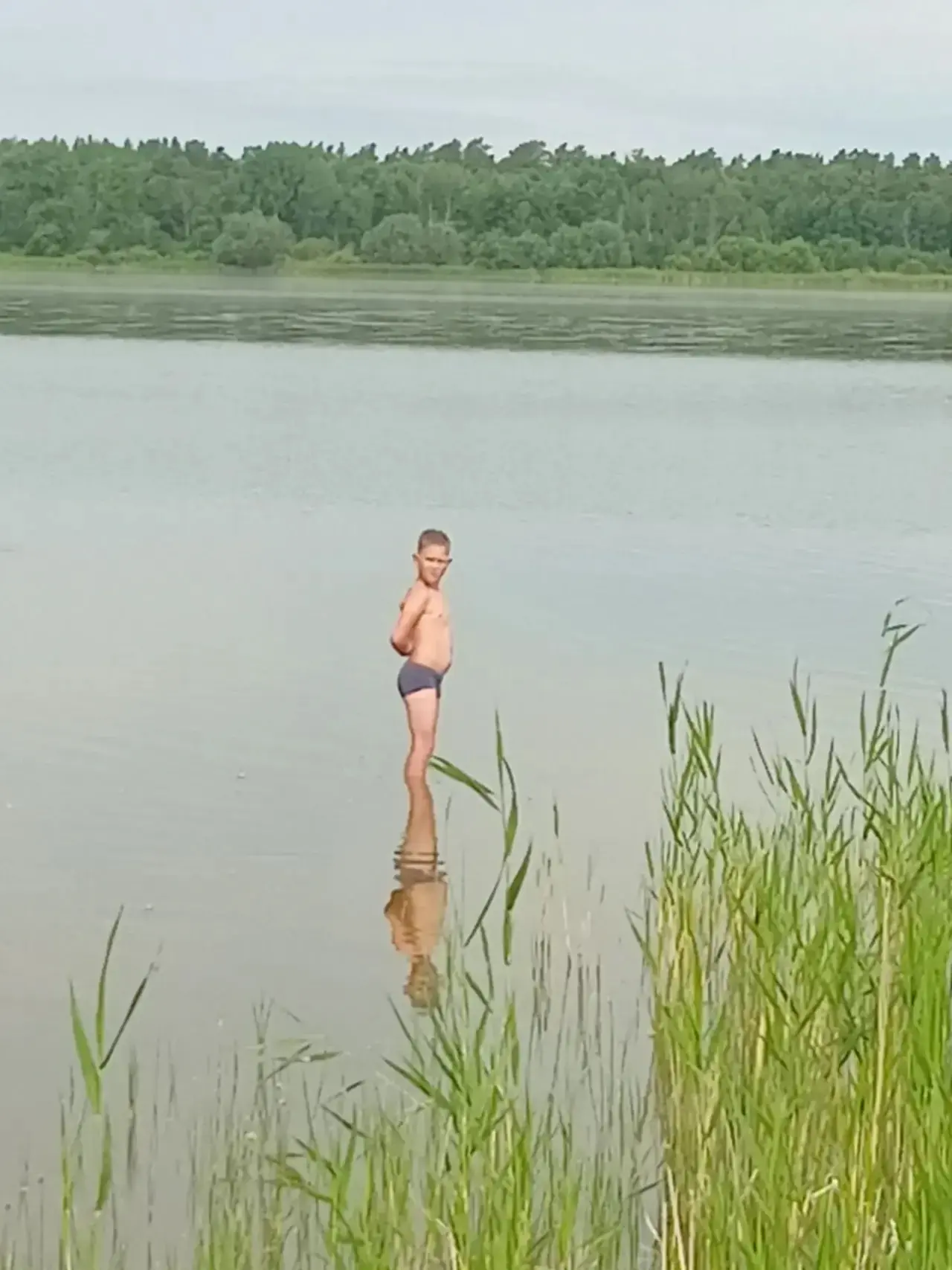 Родительский патруль

По графику на берегу озера дежурили родители 9 класса. 

Во время патрулирован