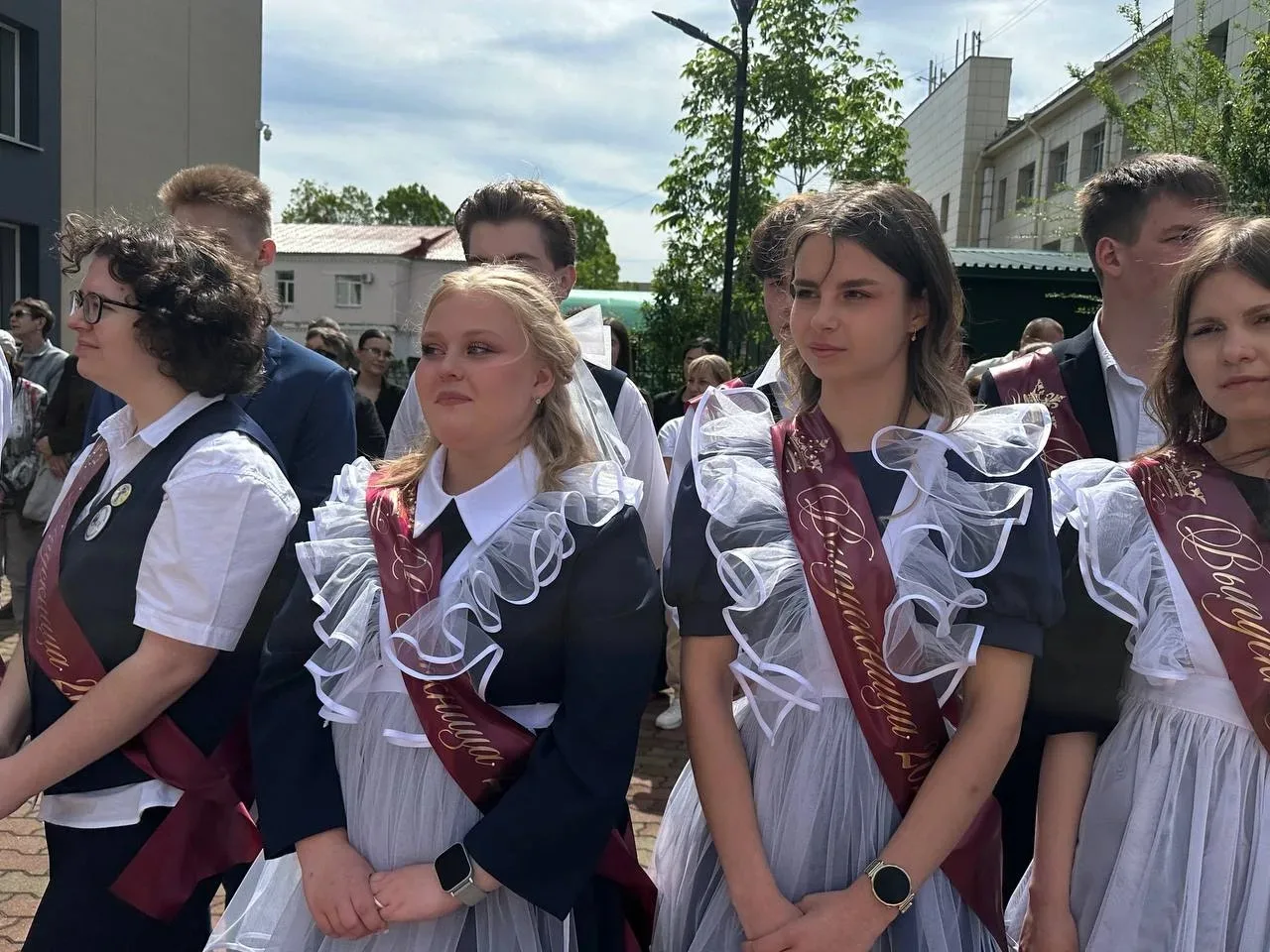 Дорогие выпускники 11 класса💥!   🛎 Вот и прозвенел последний звонок, возвестивший о завершении важно