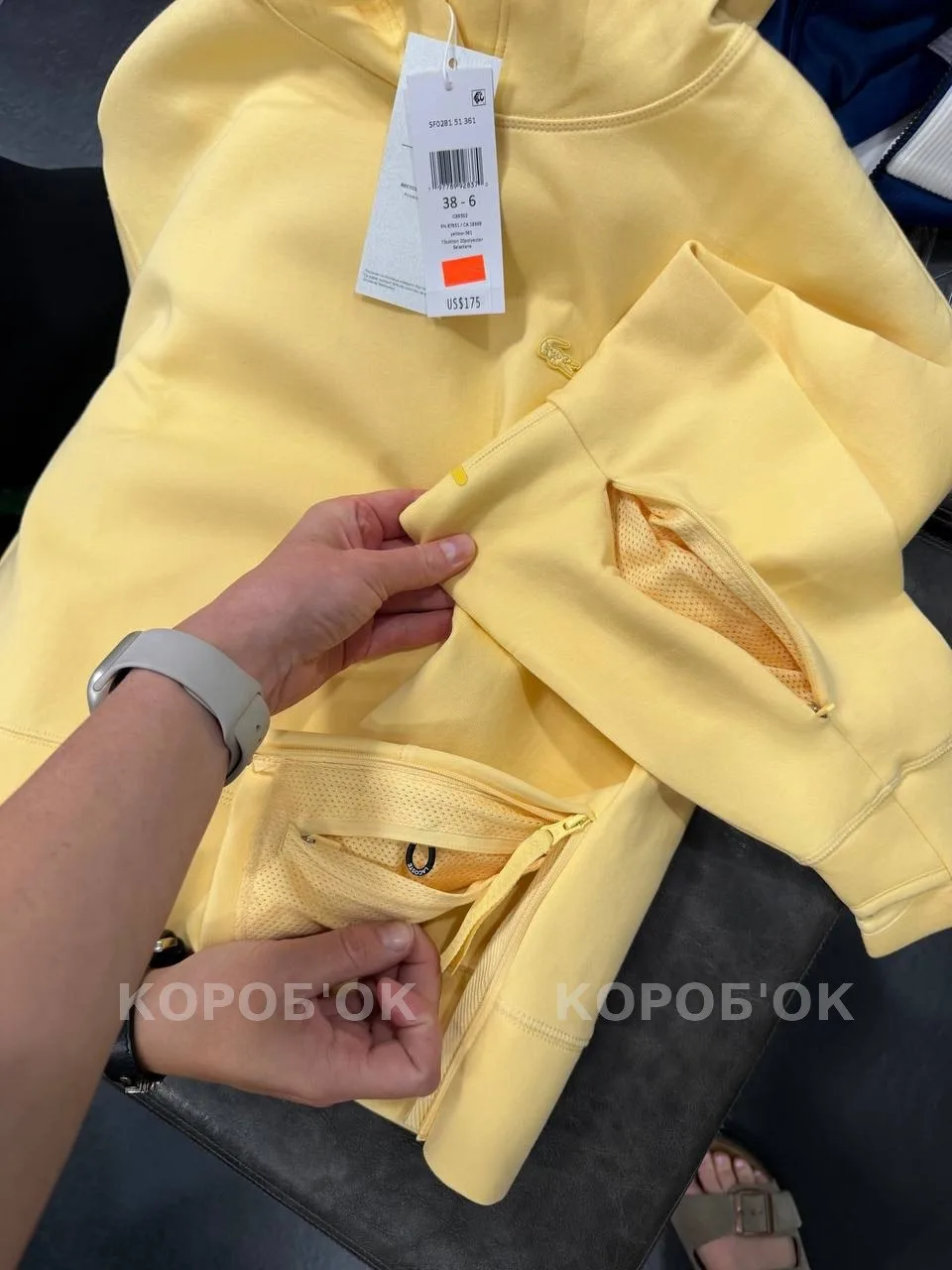 В толстовках с капюшоном классные фишки с карманами и рукавами, обратите внимание
В черной также
___