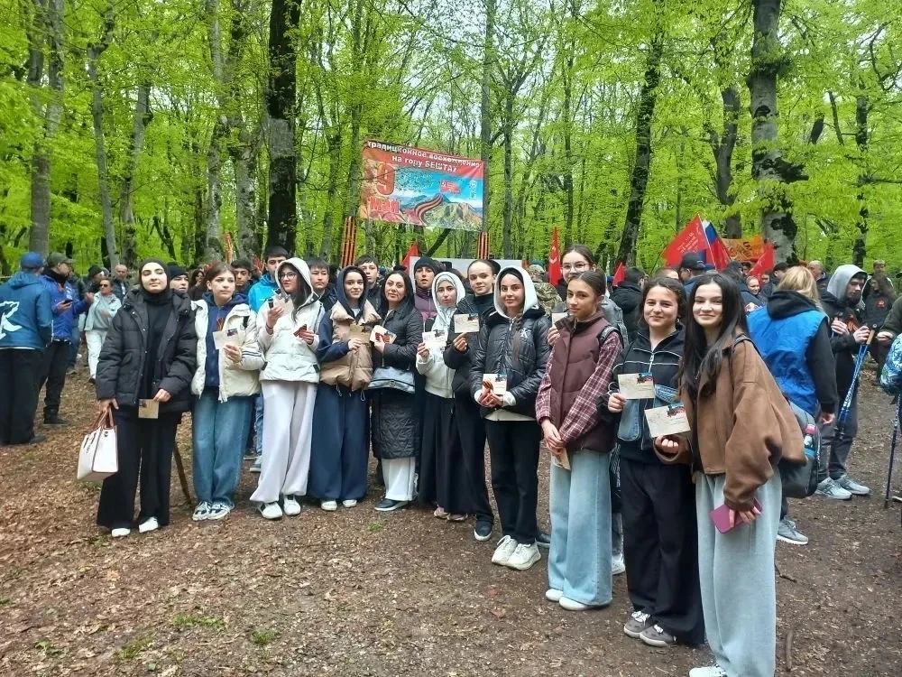 «Знамя Победы на вершине горы Бештау»: патриотическая акция учащихся МКОУ СОШ №2 им. А....