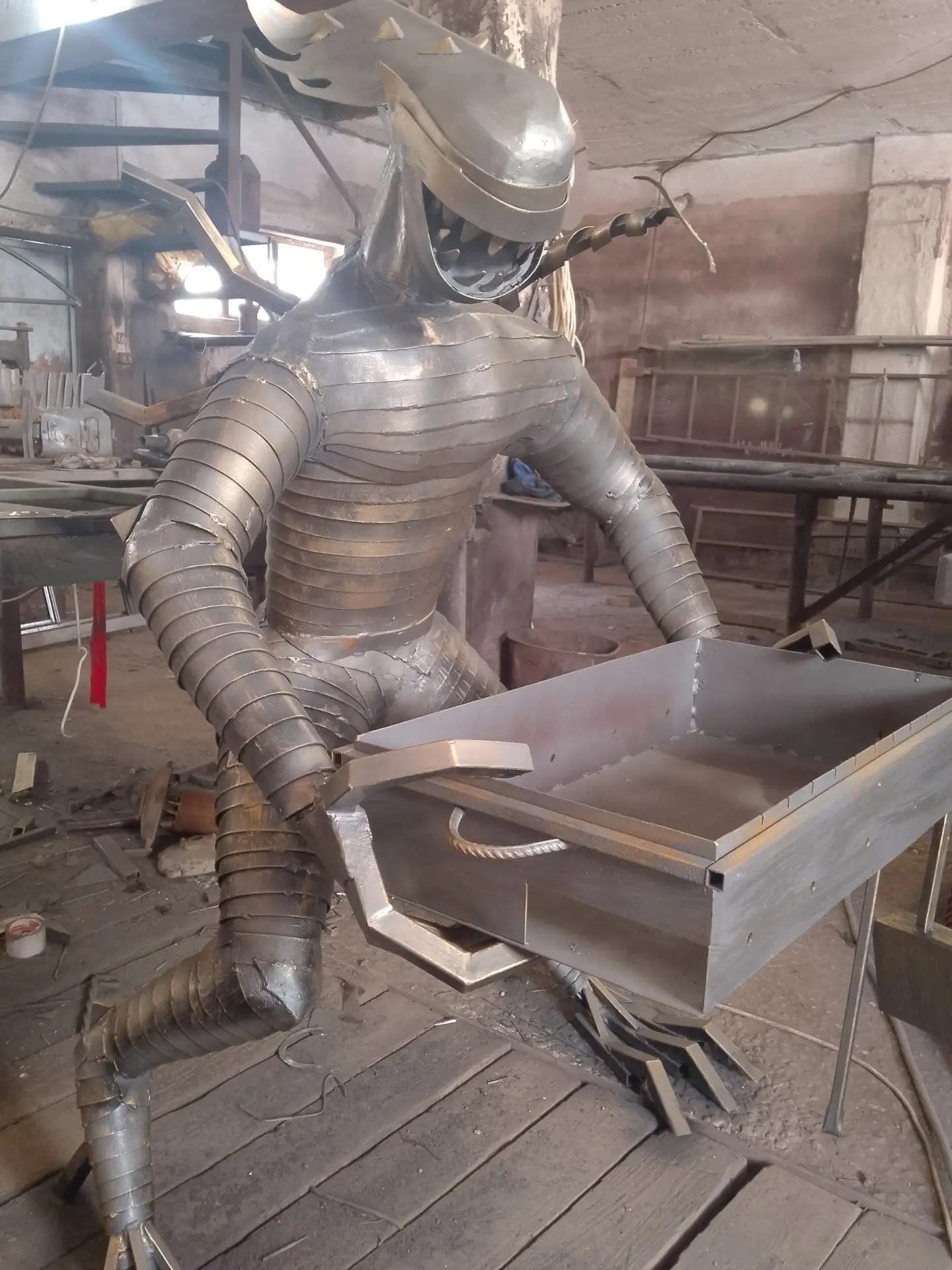 Срочно продам мангал Чужой, по цене металлолома !такой подарок удивит любого,+79178687637