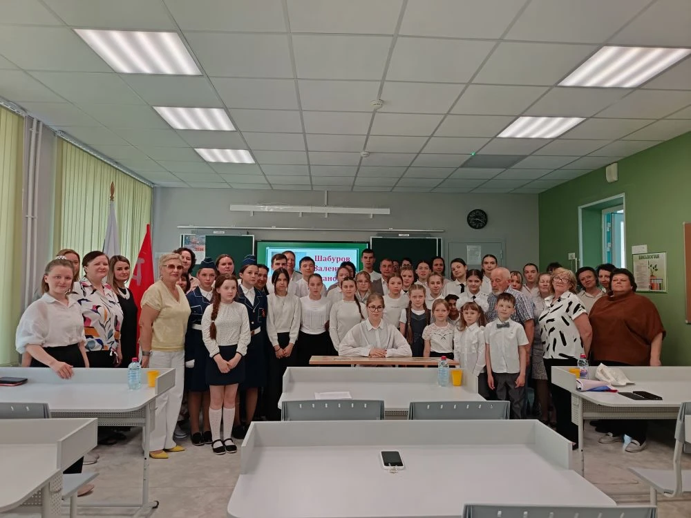📚 В школе состоялось открытие «Парты Героя» в честь Валентина Ивановича Шабурова