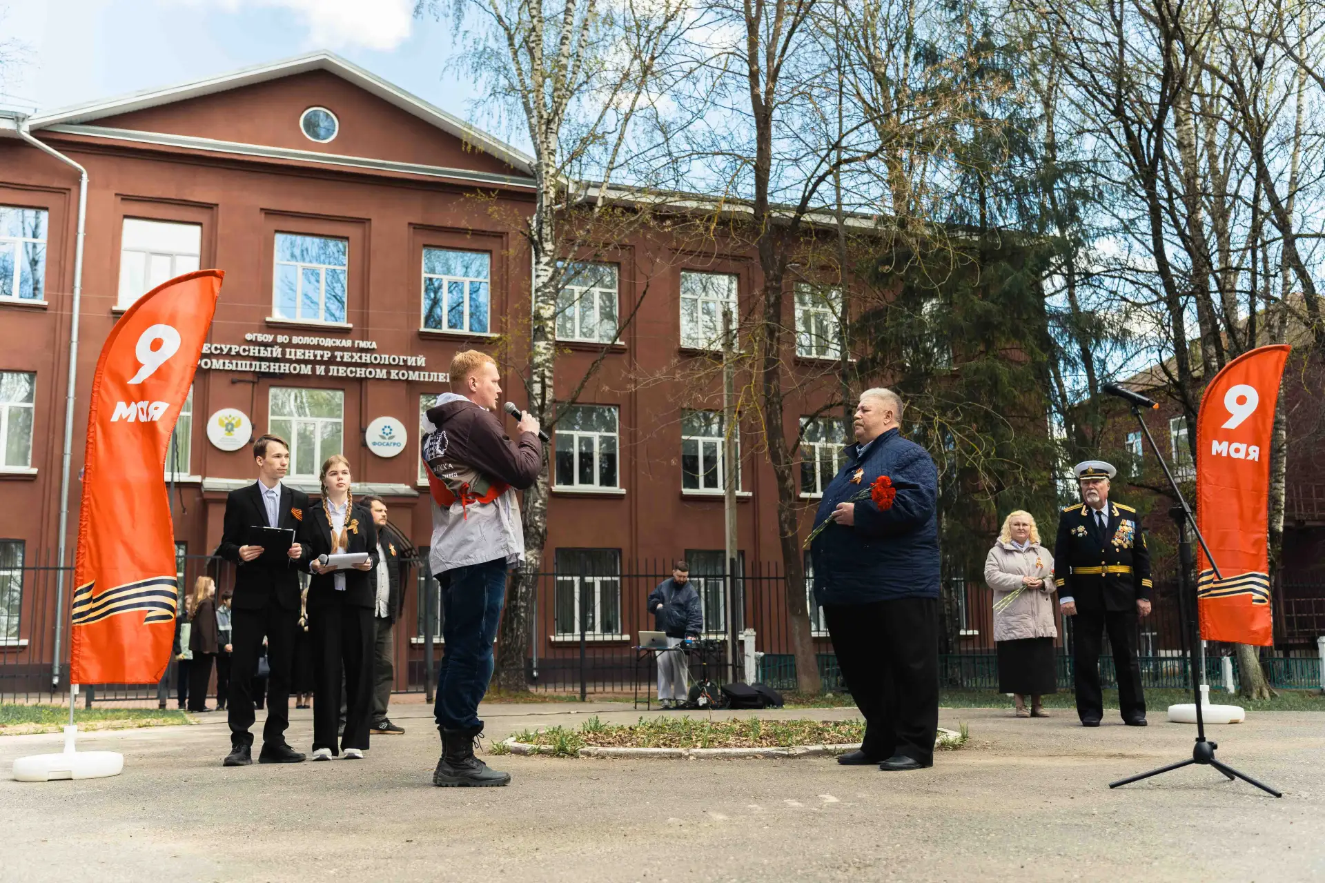 ⭐️ В Молочном отпраздновали День Победы!  В Комсомольском сквере прошло торжественное мероприятие, п