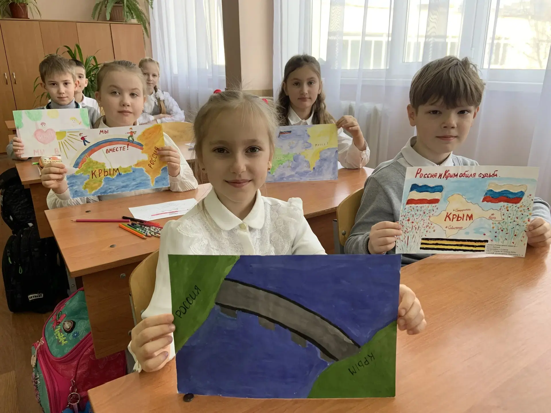 Крымская весна в красках 2-А класса! 🎨☀️  В преддверии праздника воссоединения Крыма с Россией в наш