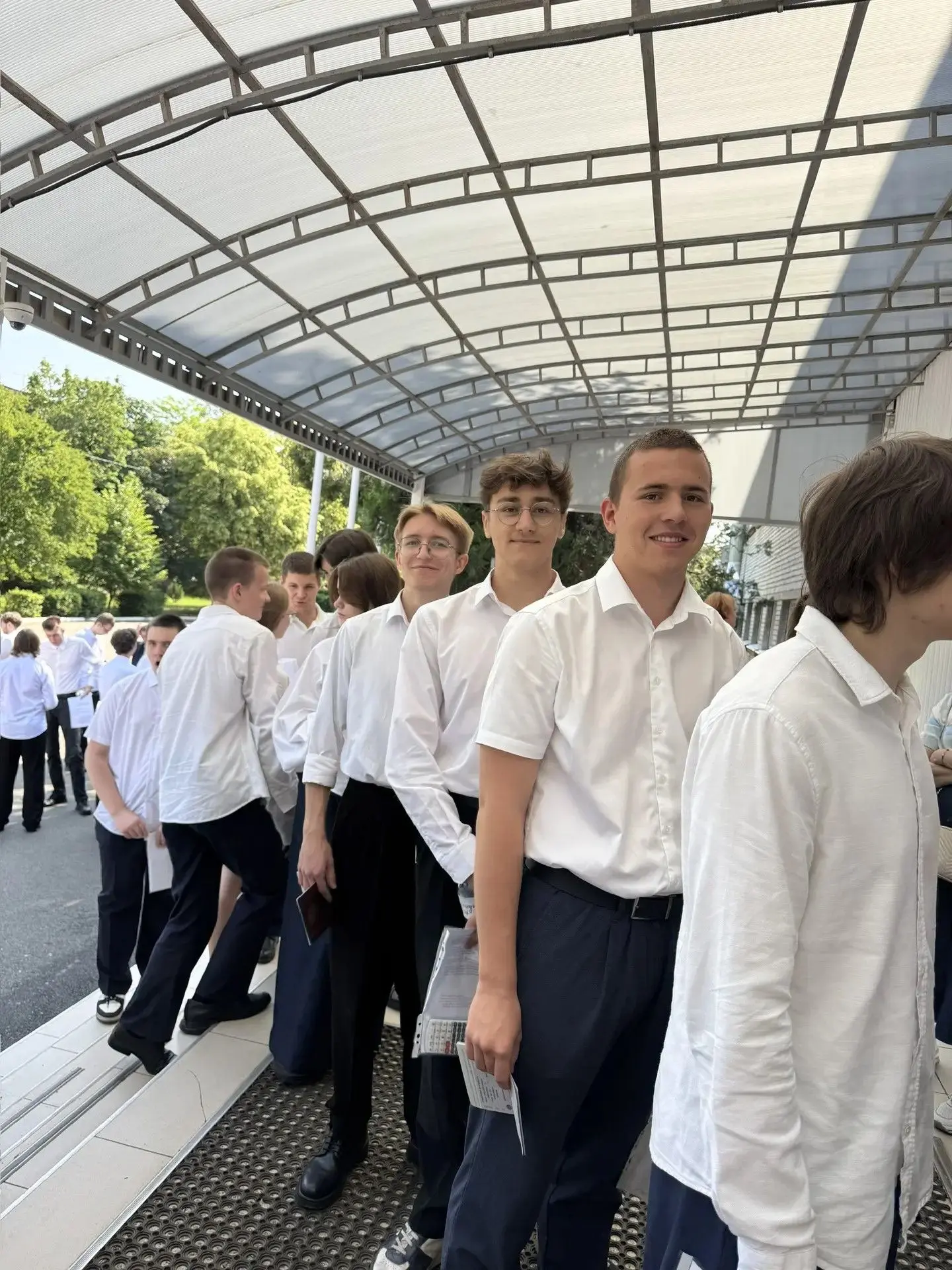 Экзаменационную  кампанию  основного периода ЕГЭ-2026  продолжают экзамены по выбору – выпускники  М