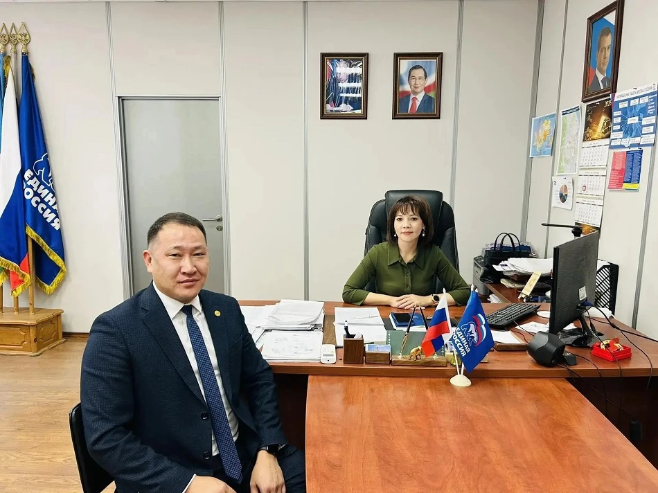 Василий Бураев: Кэккэ көрсүһүүлэргэ тирээн турар боппуруостары быһаарыстыбыт 📑✊🏼
