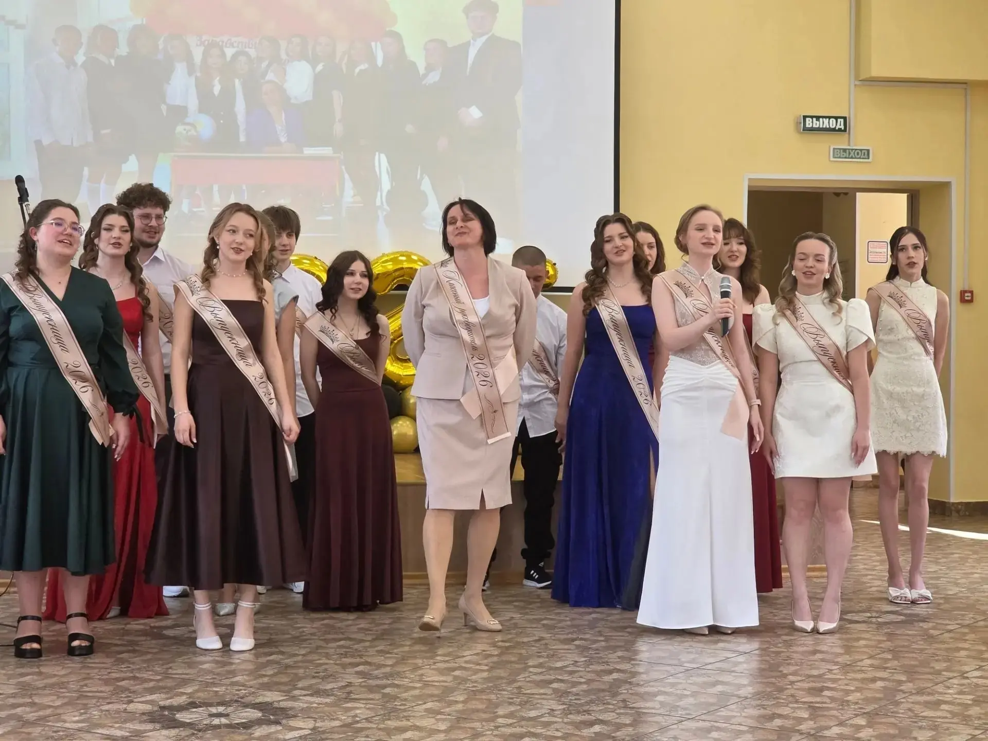 🎉 «Алые паруса мечты» в Важинском образовательном центре! 🎉

26 июня над МБОУ «Важинский образоват