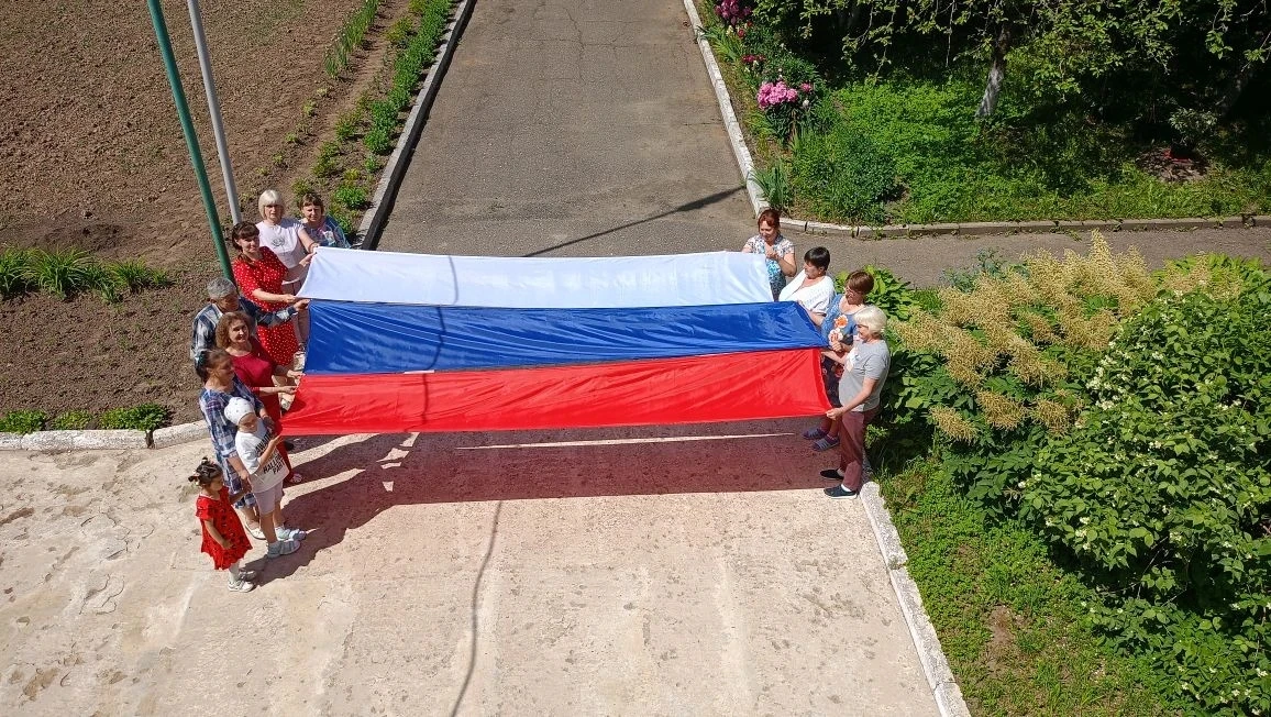 🇷🇺12 июня - день России 🇷🇺 
🇷🇺«Российский триколор»🇷🇺 -  это символ нашего единства, силы и 