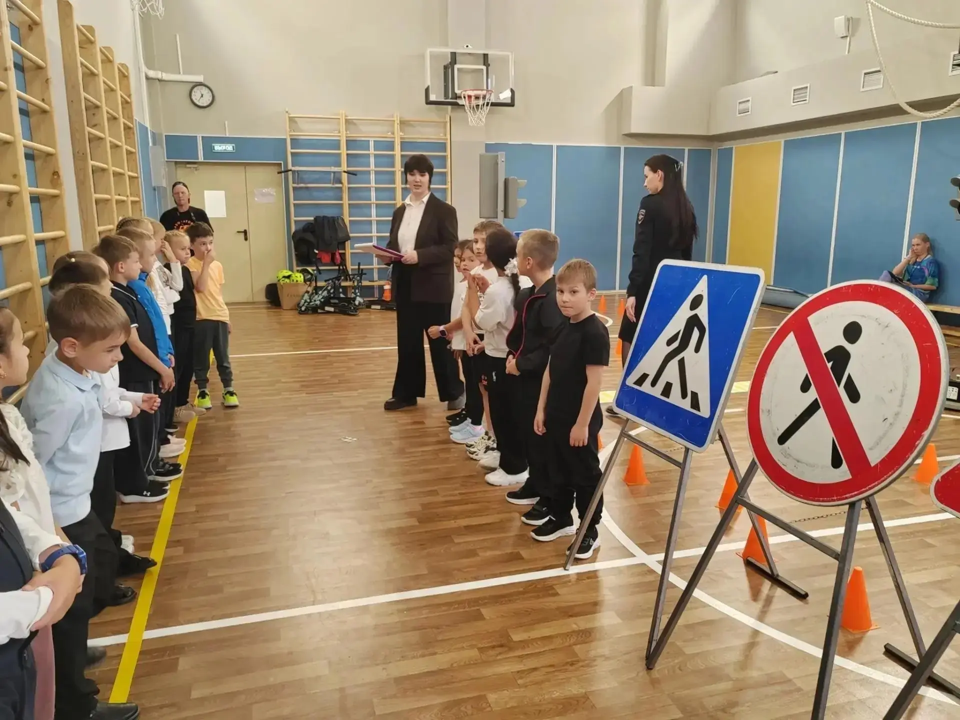🚦 Школы «посвятили» первоклашек в пешеходы