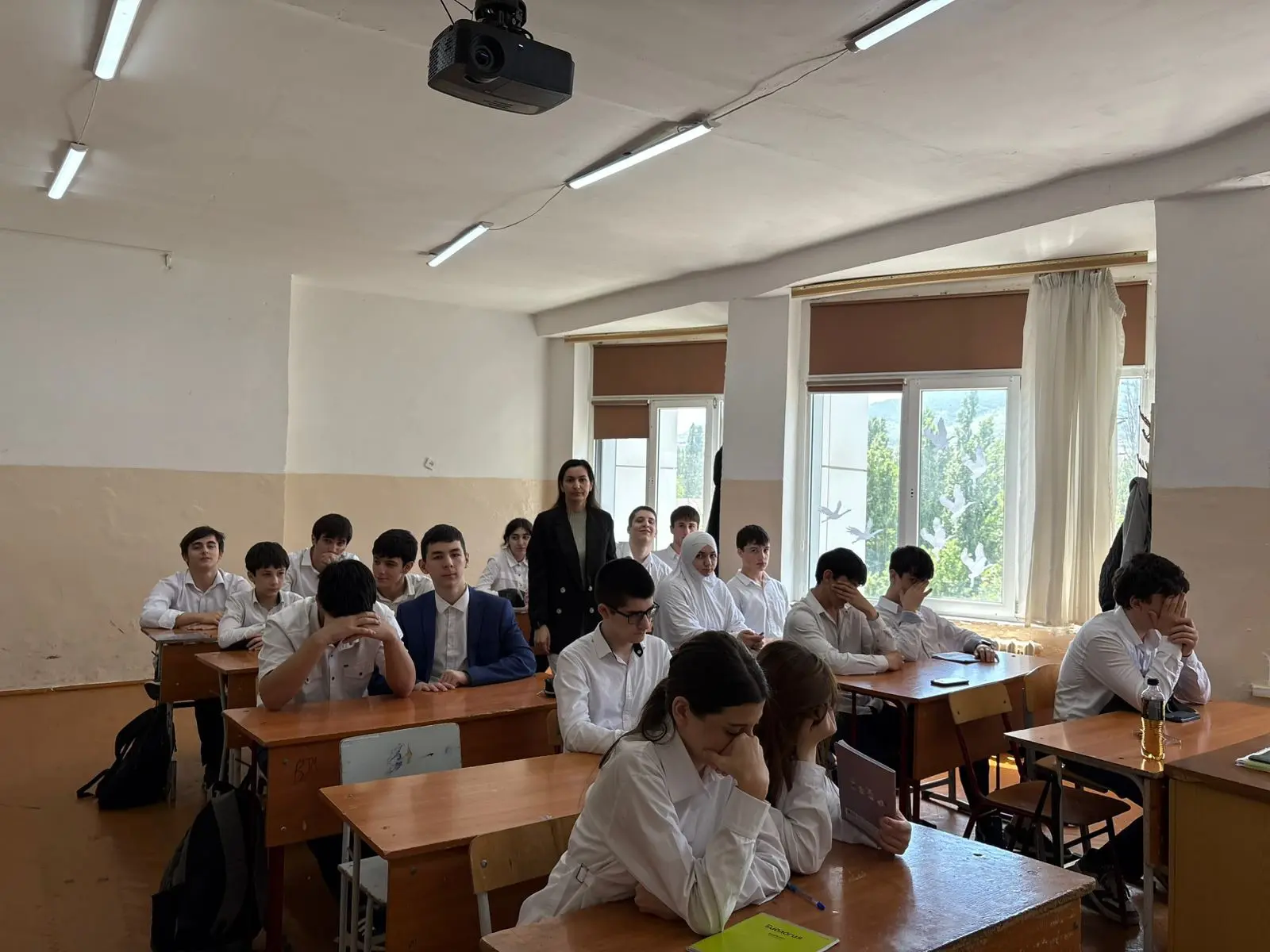 Сегодня, 20.05.2026 г. в 9² классе прошел урок-лекция , посвящённая противодействию терроризму. Учащ