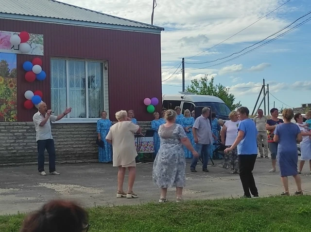 8 августа деревня Верхополье наполнилась музыкой, смехом и праздничным настроением. В э...