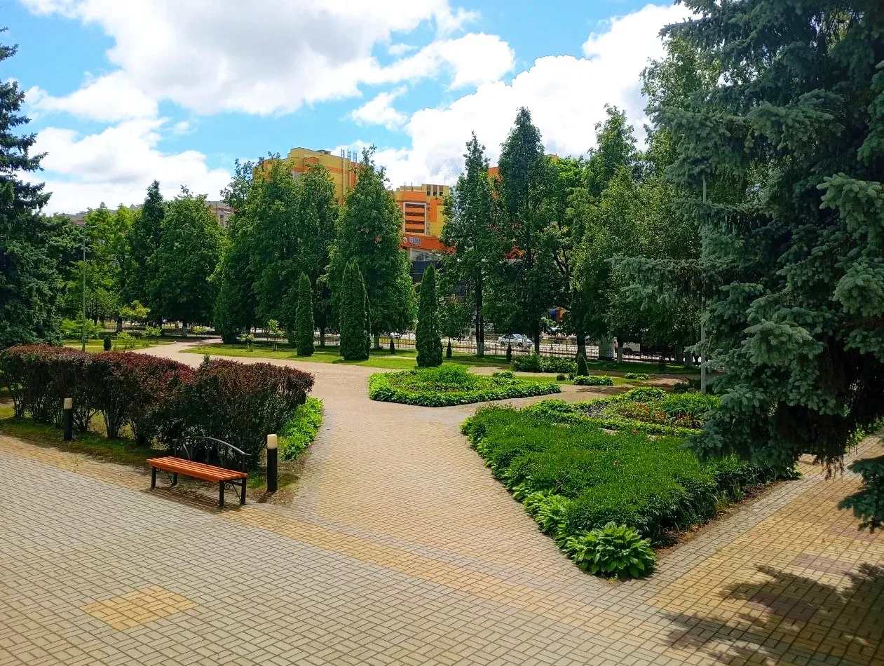 Первый летний день в БГУ: тепло в сердцах, сессия в мыслях! 🌿📚