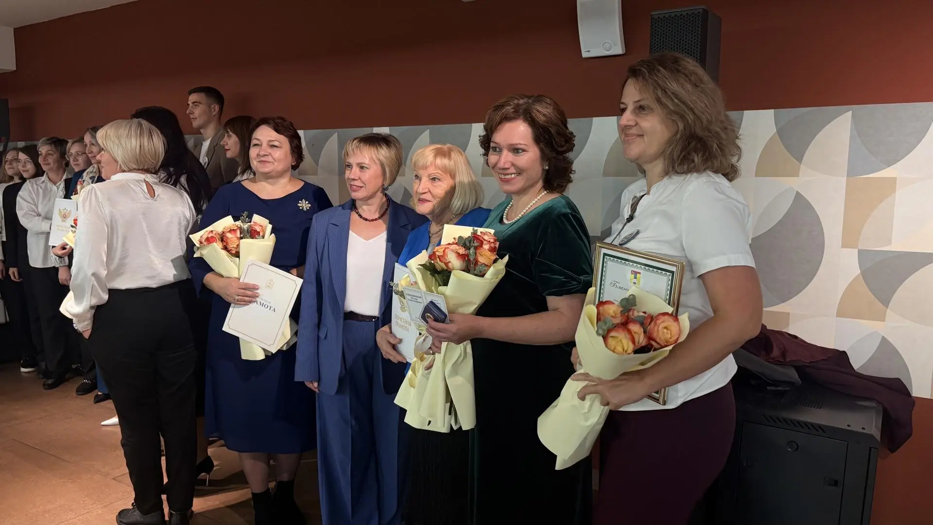 В Домодедовском дворце культуры «Мир» отметили День учителя. Комитет по культуре и Упра...