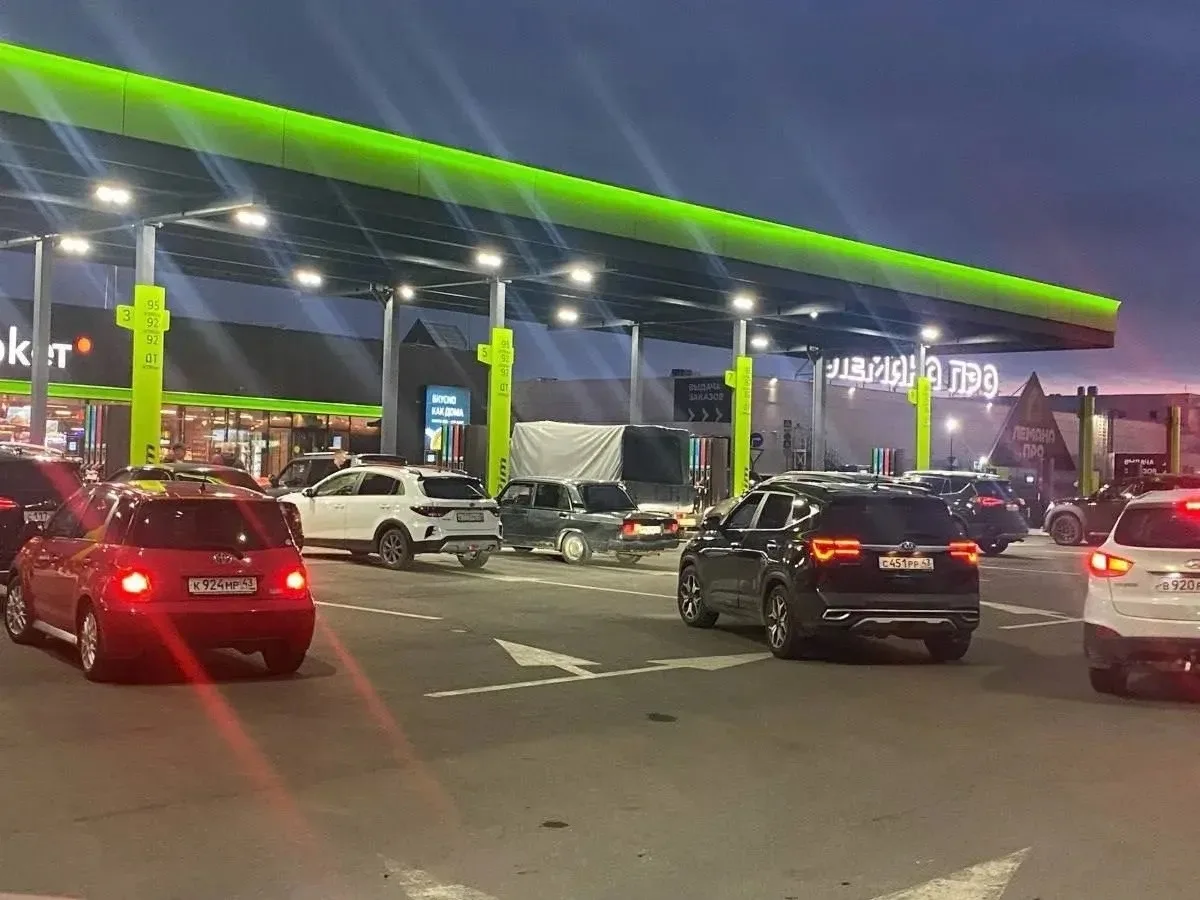 Ограничения на продажу бензина в чётные и нечётные дни могут снять в Кирове в ближайшее время

Ситуа