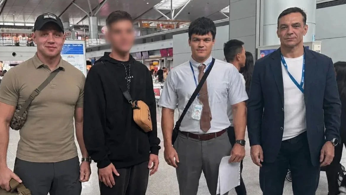 Охотника на мидий в бухте Новороссийска поймали во Вьетнаме

Сотрудники правоохранительных органов В