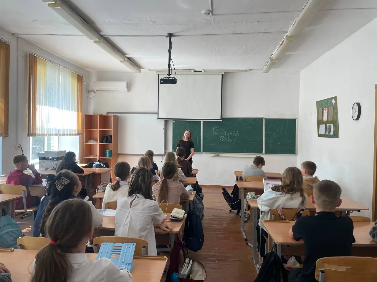 ⚡️ ДАЙДЖЕСТ НЕДЕЛИ: КРАТКО О ГЛАВНОМ  🚀 КОСМОС: ВЫХОДИМ НА ОРБИТУ  На открытом уроке ко Дню космонав